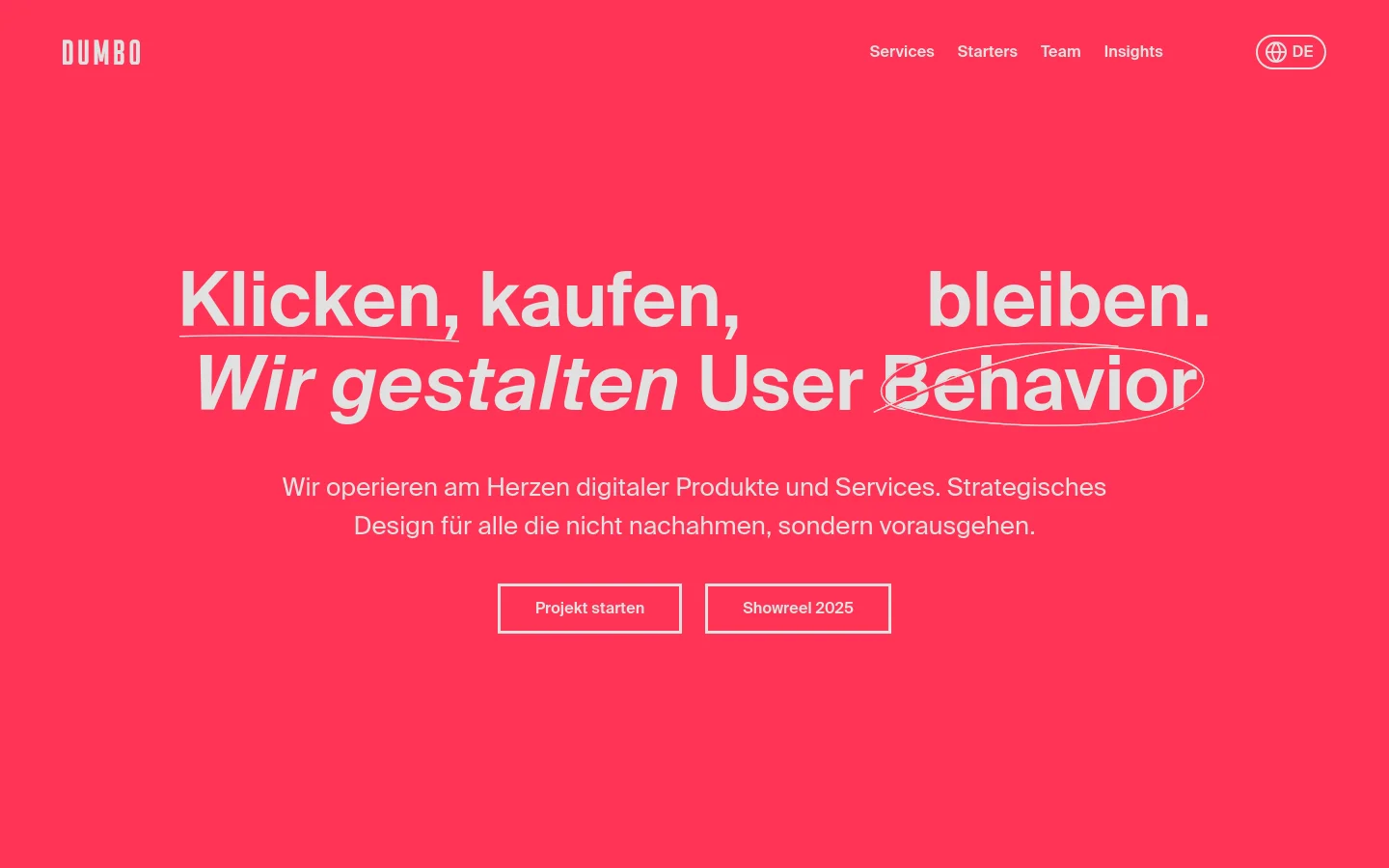The desktop homepage features a vibrant red background with bold white typography. The hero section displays the large headline 'Klicken, kaufen, bleiben. Wir gestalten User Behavior' with hand-drawn white underlines, followed by a subheadline and two outlined call-to-action buttons: 'Projekt starten' and 'Showreel 2025'. A minimalist navigation menu with links for Services, Starters, Team, and Insights sits at the top right next to a language selector.