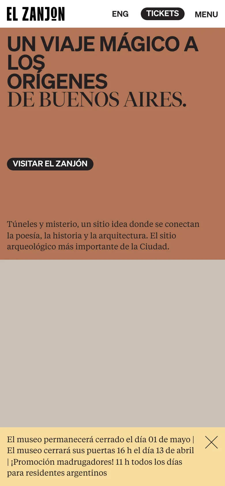 The mobile version uses a stacked layout with the large, bold headline and a 'Visitar El Zanjón' call-to-action button appearing above a dark archaeological image. The navigation is condensed into a 'Menu' link, and a prominent yellow notification bar at the bottom displays museum updates.