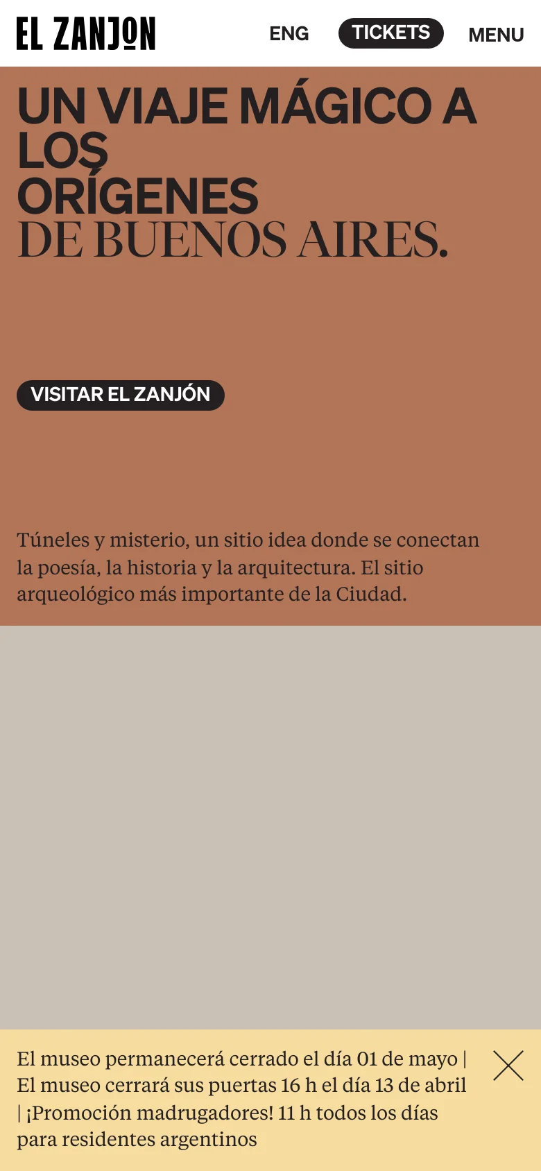 The mobile version uses a stacked layout with the large, bold headline and a 'Visitar El Zanjón' call-to-action button appearing above a dark archaeological image. The navigation is condensed into a 'Menu' link, and a prominent yellow notification bar at the bottom displays museum updates.