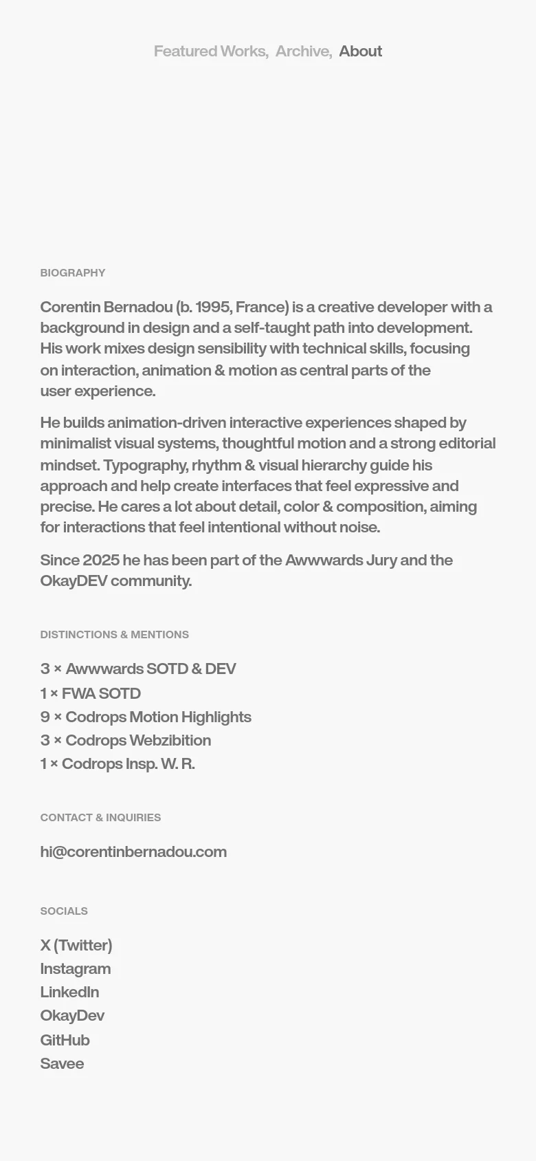 The mobile version maintains the minimalist aesthetic but rearranges the content into a single vertical column. The large orange '95' graphic is positioned at the top, followed by the biography text, distinctions, contact details, and social links stacked vertically for easy scrolling.
