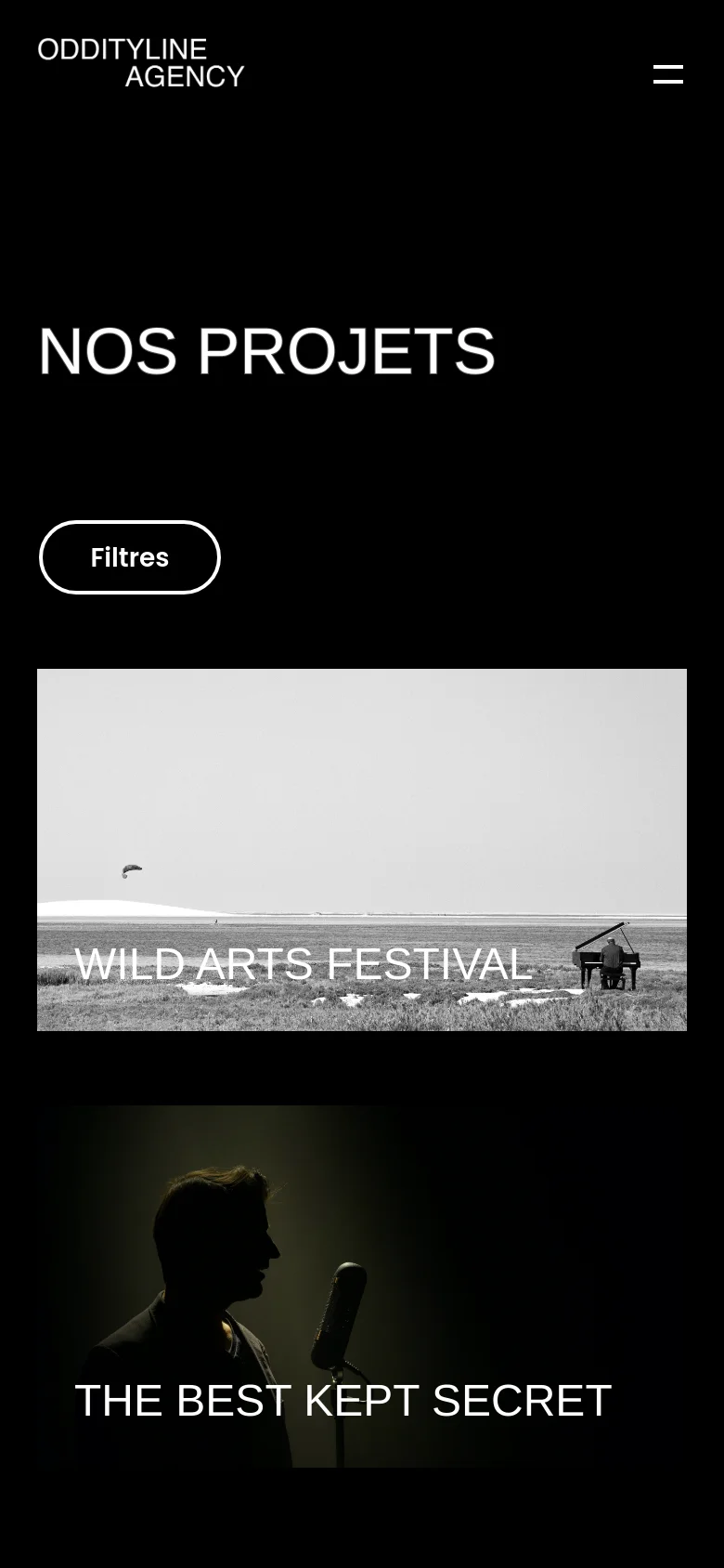 The mobile version maintains the black background and white typography but uses a single-column vertical layout. The 'NOS PROJETS' headline and 'Filtres' button are stacked at the top, followed by large, full-width project images that scroll vertically.