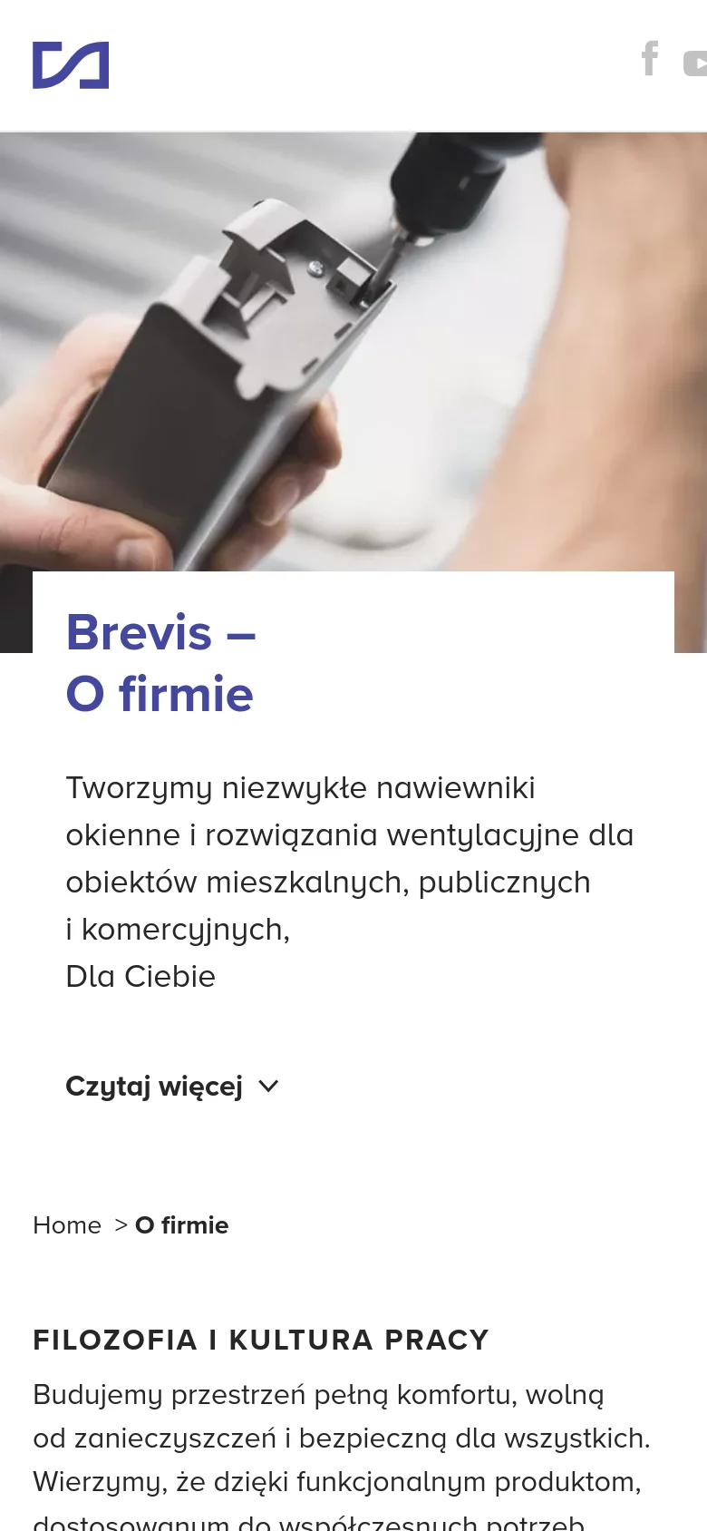 The mobile version presents a stacked layout where the hero image appears at the top, followed by a white content block containing the 'Brevis – O firmie' headline, text, and 'Czytaj więcej' button. The navigation is condensed, and the text is centered to fit the narrower screen width.