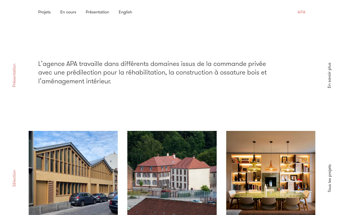 The desktop homepage for APA architecture features a minimalist design with a large hero image of a modern wood-framed building. A central text block describes the agency's focus on rehabilitation and wood construction, flanked by vertical navigation links like 'Présentation' and 'En savoir plus'. Below the hero section, a grid displays high-quality architectural project photos.