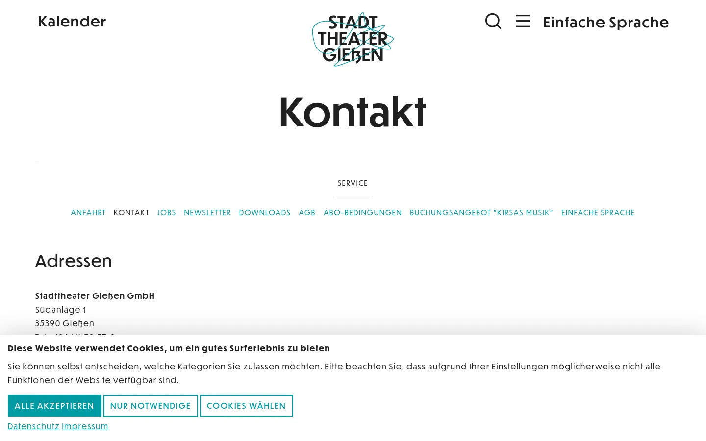 The desktop contact page features a clean white background with the Stadttheater Gießen logo centered at the top. Below the large 'Kontakt' headline, a horizontal service navigation menu provides links to various service pages. The main content area lists multiple contact addresses and departments in a structured text format.
