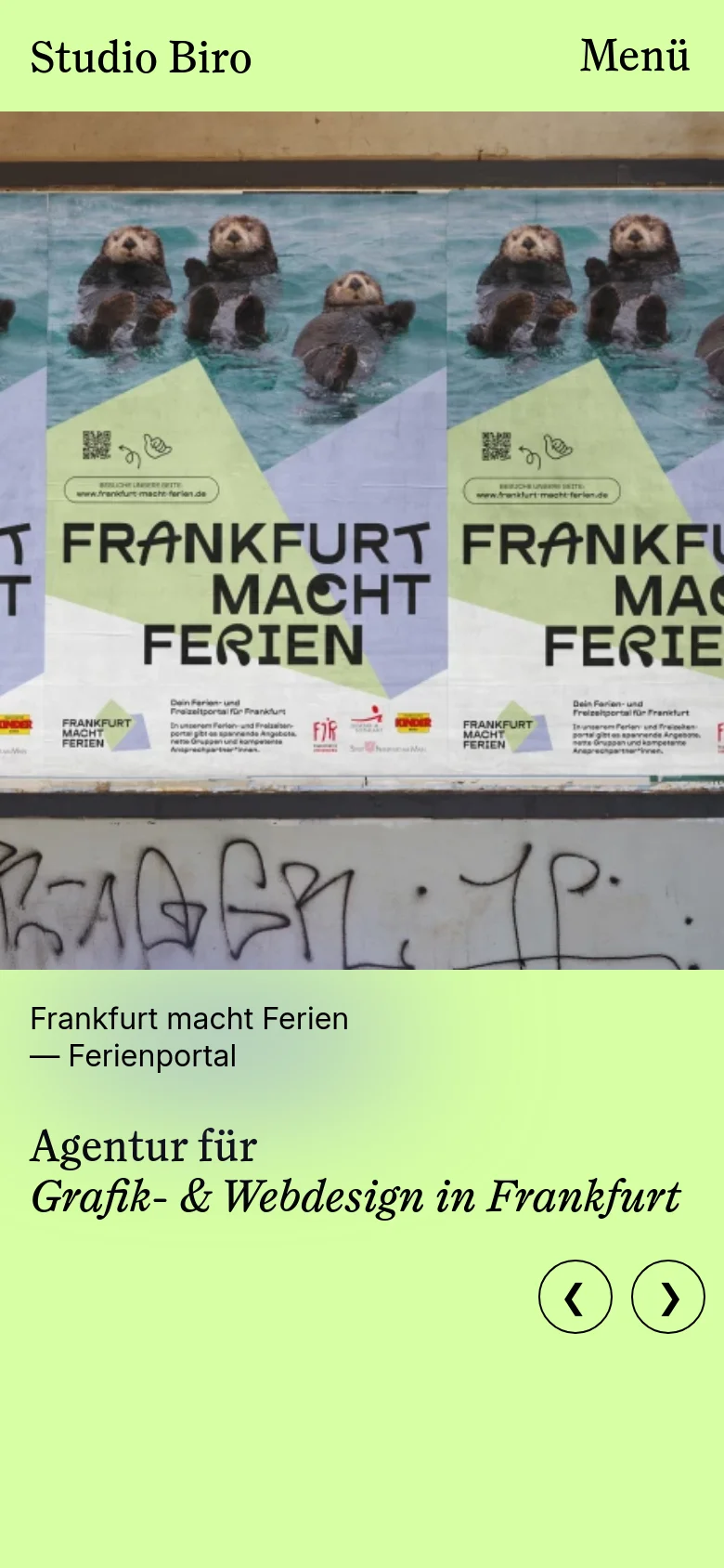 The mobile version uses a light green background and a simplified layout. A large hero image shows posters of otters for 'Frankfurt macht Ferien' above a text section. The navigation is condensed into a 'Menü' button at the top right, and project navigation is controlled by large circular arrow buttons at the bottom.