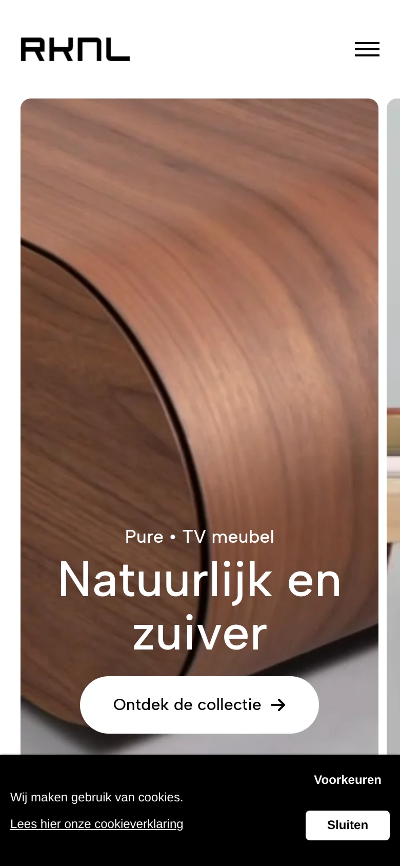 The mobile version simplifies the layout, replacing the top navigation menu with a hamburger icon. The hero section features a vertically oriented close-up of wood grain with the headline 'Natuurlijk en zuiver' and a centered 'Ontdek de collectie' button. The cookie banner is also present at the bottom, optimized for a smaller screen.
