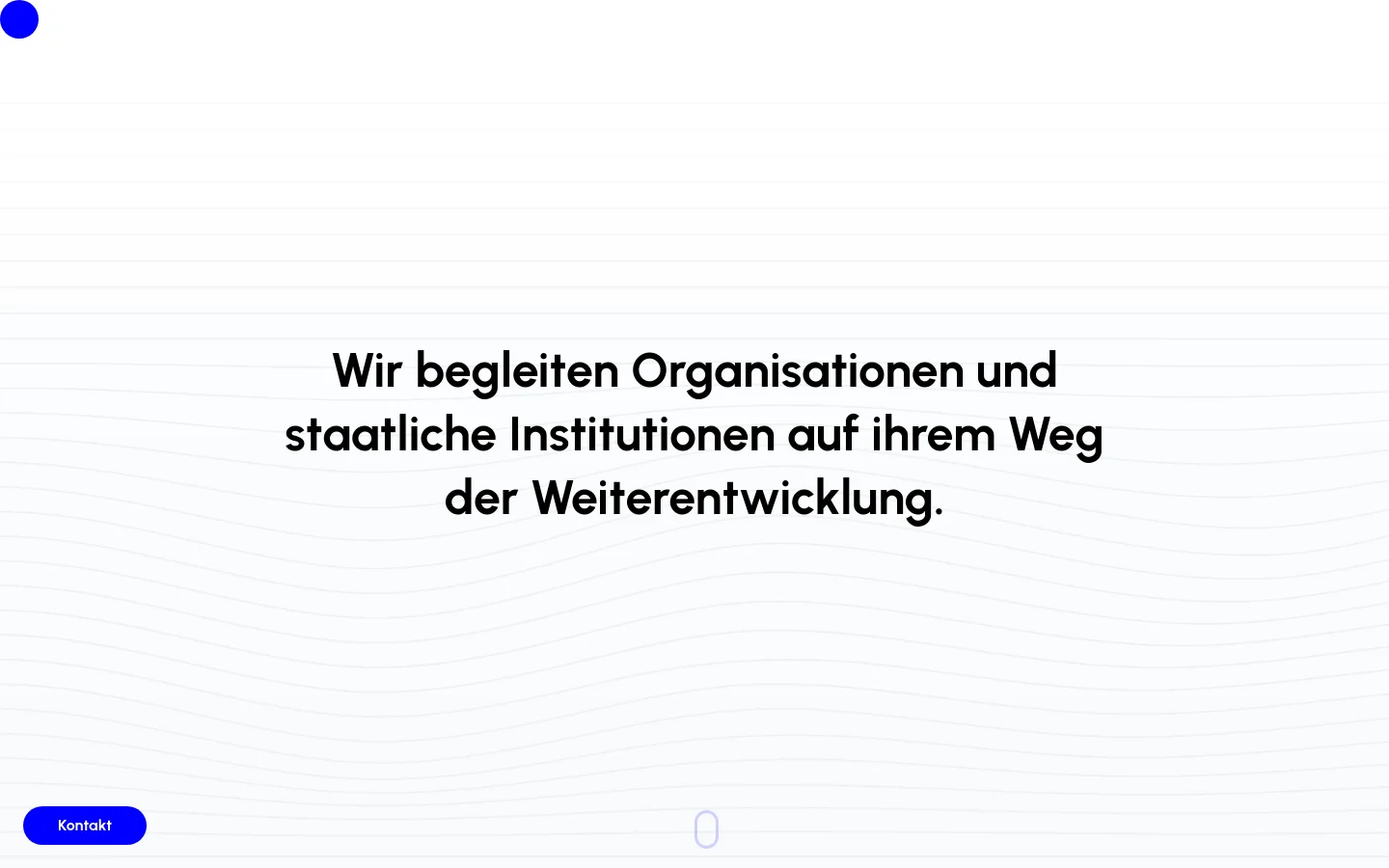 The desktop homepage features a clean, minimalist design with a white background and subtle grey wavy lines. A large central headline reads 'Wir begleiten Organisationen und staatliche Institutionen auf ihrem Weg der Weiterentwicklung,' positioned above a blue 'Kontakt' call-to-action button in the bottom left corner.