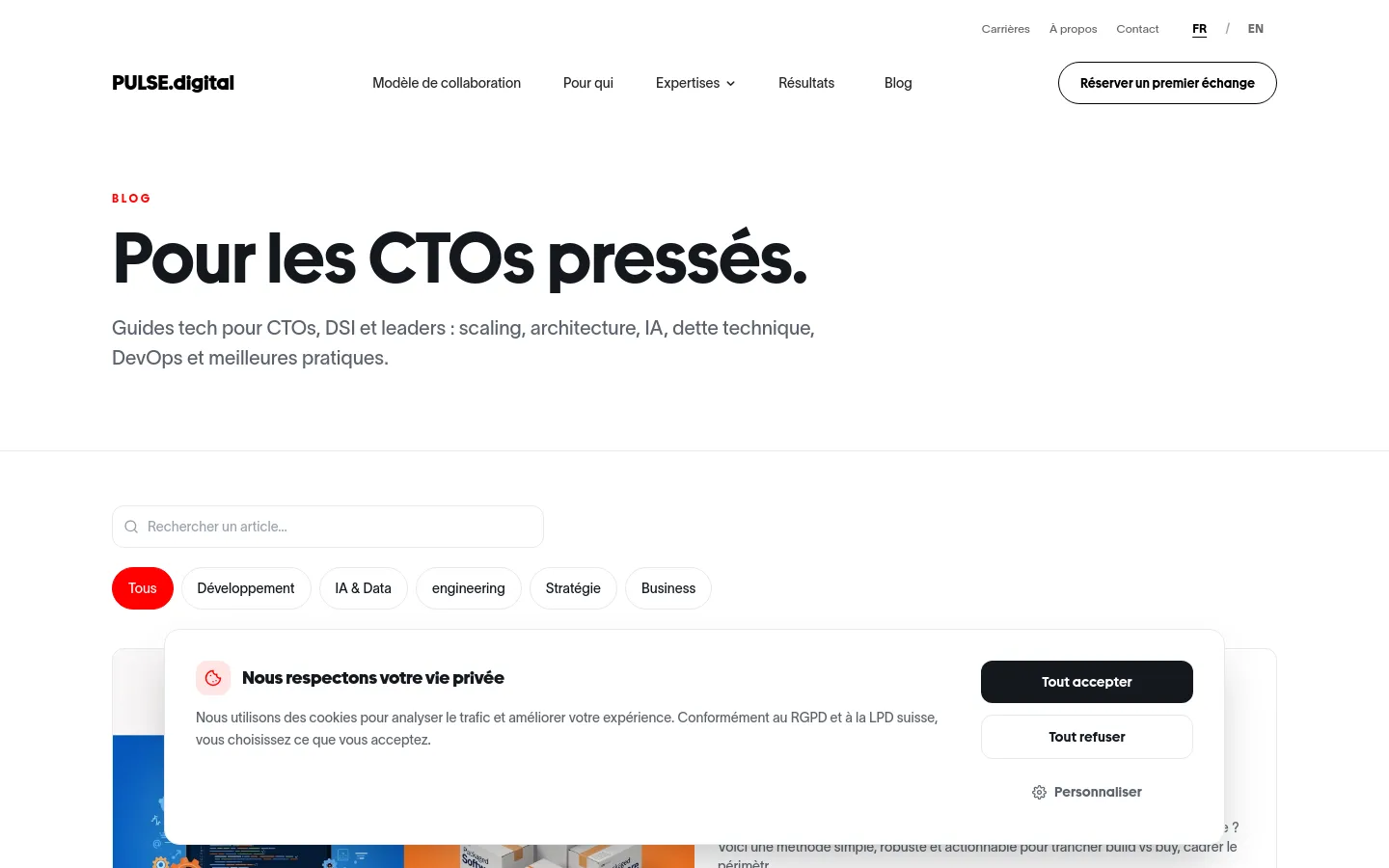 The desktop blog page features a clean white layout with a large headline 'Pour les CTOs pressés.' and a subheadline describing tech guides. Below, a search bar and category filters like 'Développement' and 'IA & Data' sit above a grid of blog posts, starting with a large featured article with a colorful hero image. The navigation menu is at the top with links for 'Modèle de collaboration', 'Expertises', and a 'Réserver un premier échange' button.