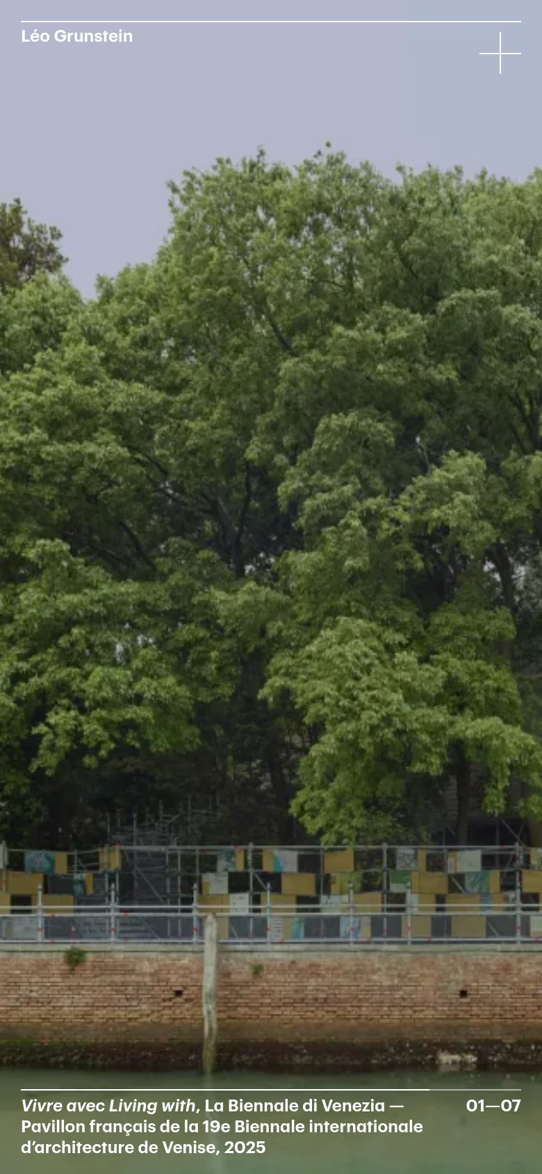 The mobile version maintains the minimalist aesthetic but presents the hero image in a more vertical aspect ratio. The text elements, including the name 'Léo Grunstein' and the project description, are scaled for a smaller screen, ensuring the large tree and scaffolding imagery remain the central focus.