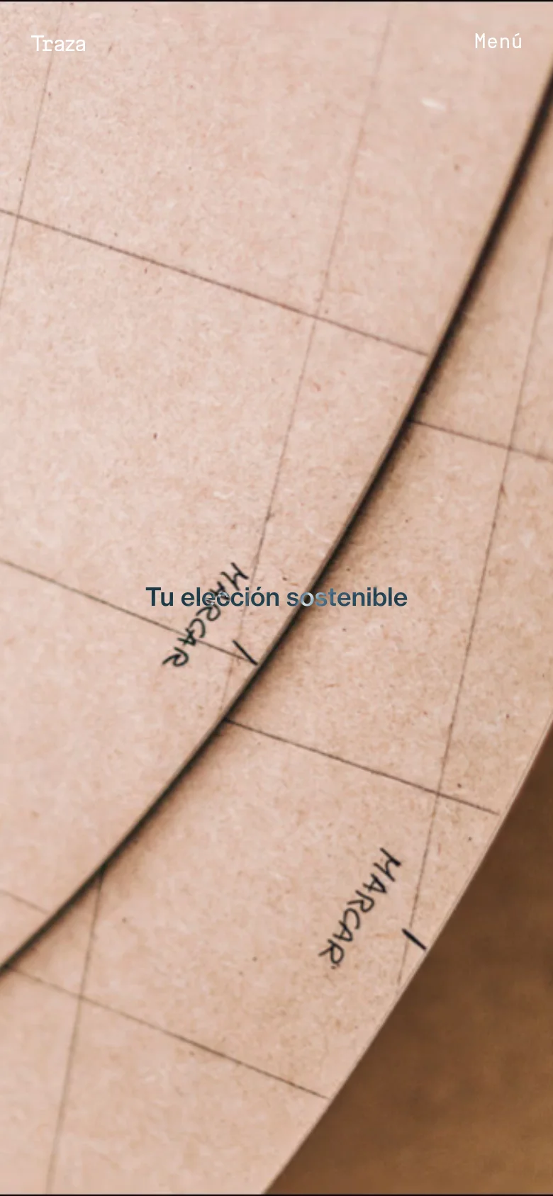 The mobile version simplifies the layout into a single vertical view, focusing on the textured material background. The navigation is condensed into a 'Menú' button at the top right, and the headline 'Tu elección sostenible' is positioned centrally over the image.