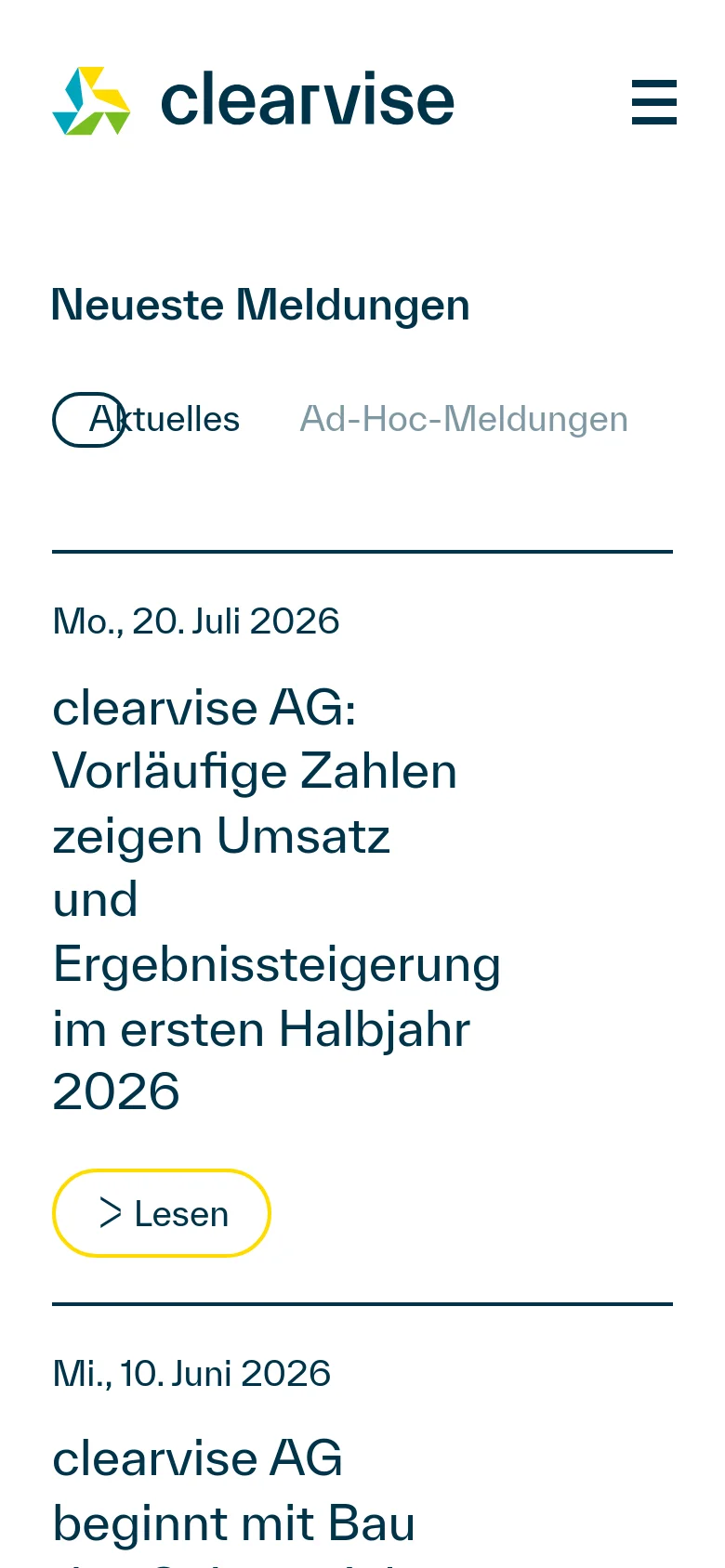 The mobile version features a simplified layout with a hamburger menu icon in the top right. The news categories are presented in a scrollable horizontal list, and the news entries are stacked vertically with large headlines and prominent yellow 'Lesen' buttons for easy tapping.