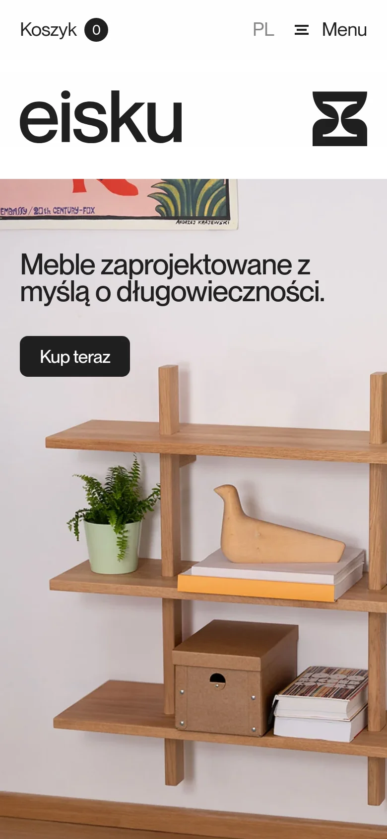 The mobile version simplifies the header to a centered eisku logo with a hamburger menu and language selector above it. The hero section transitions to a vertical layout, showing the headline 'Meble zaprojektowane z myślą o długowieczności' and the 'Kup teraz' button prominently over a close-up image of wooden shelves and decor.