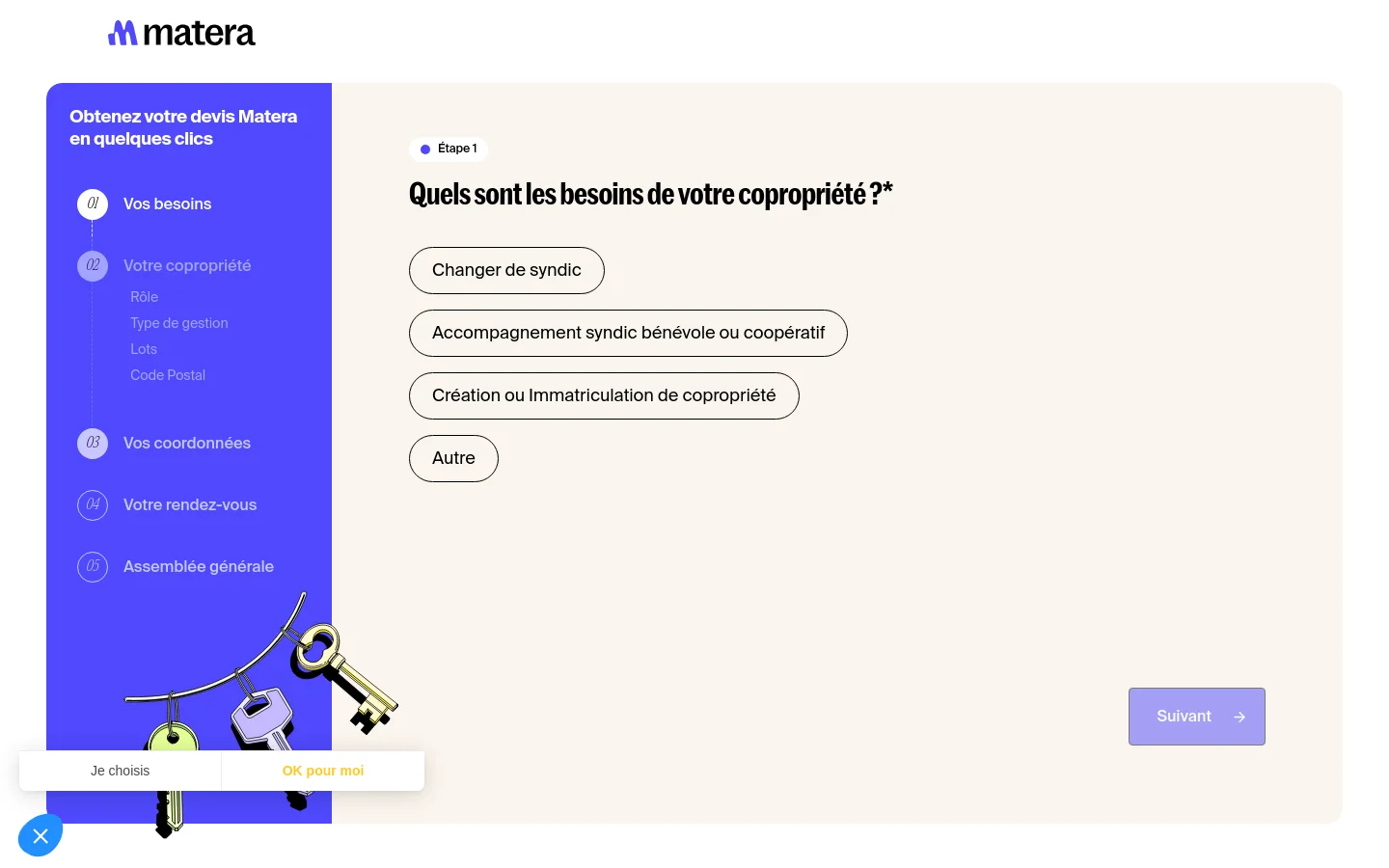 The desktop page features a split layout with a blue sidebar on the left and a light beige main content area on the right. The sidebar displays a progress tracker with five steps, while the main area presents the headline 'Quels sont les besoins de votre copropriété ?*' followed by four large, rounded selection buttons. A 'Suivant' button with an arrow is located at the bottom right.