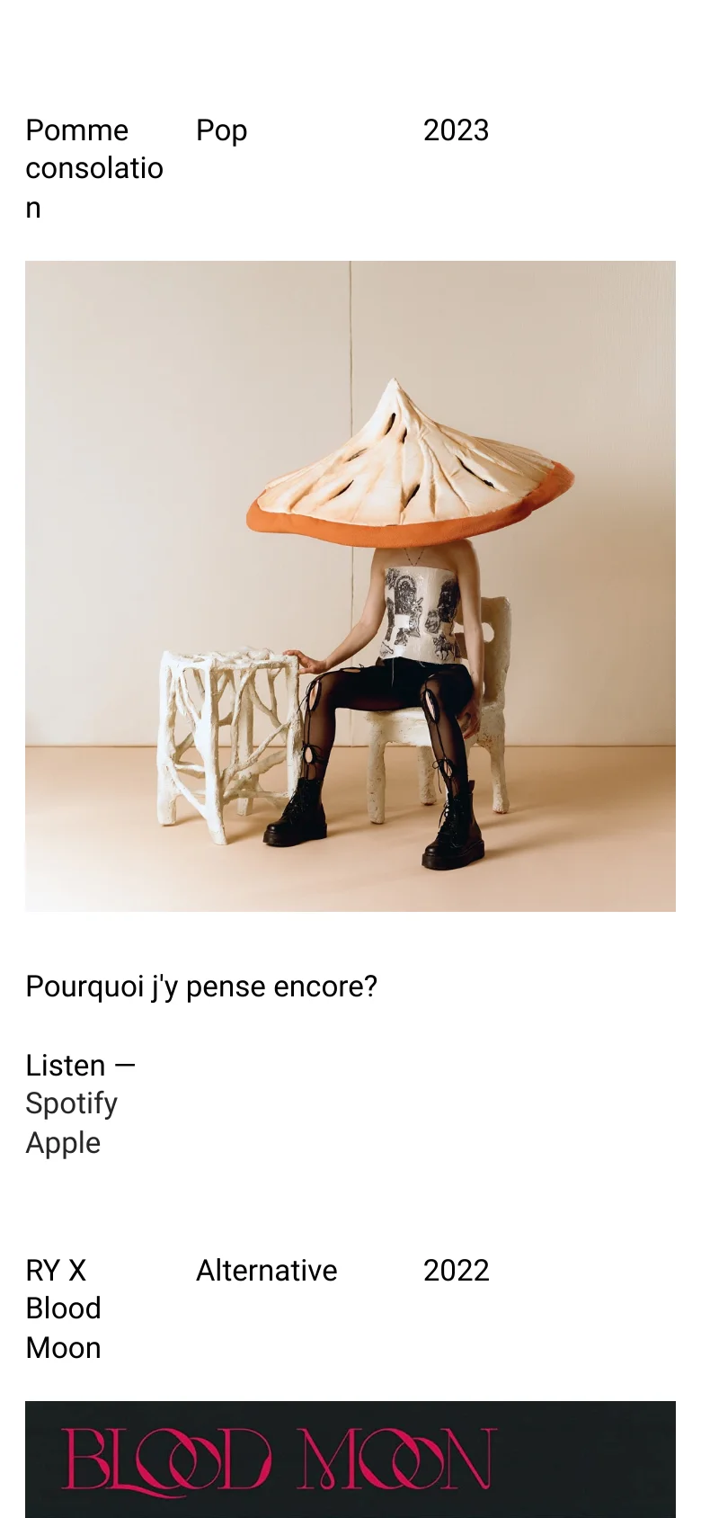 The mobile version maintains the minimalist aesthetic but stacks the content vertically. The hero image of the person with the bread hat remains central, followed by the headline 'Pourquoi j'y pense encore?' and the Spotify and Apple links. The navigation text is repositioned to fit the narrower screen width.
