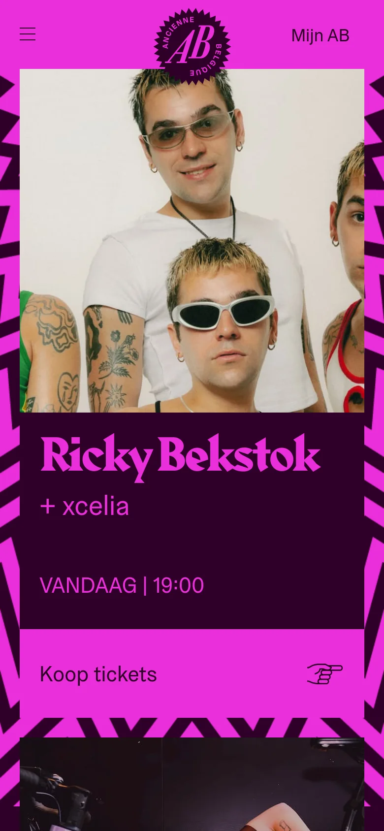 The mobile version presents a vertically stacked layout with the hero image of the musical group at the top, followed by the 'Ricky Bekstok + xcelia' headline and event time. The 'Koop tickets' call to action is a full-width pink button below the text. The navigation is simplified into a hamburger menu and the 'Mijn AB' link, maintaining the pink and black zigzag aesthetic.