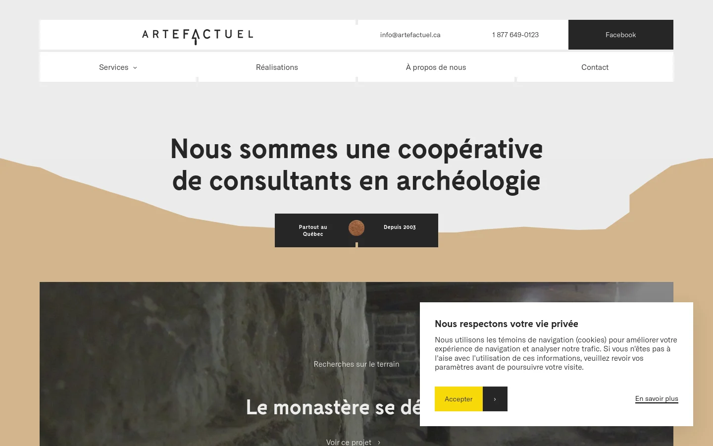 The desktop homepage features a clean, minimalist design with a white header containing the logo, contact info, and navigation menu. A large hero section displays the headline 'Nous sommes une coopérative de consultants en archéologie' against a background of tan and white organic shapes, with a dark call-to-action bar stating 'Partout au Québec' and 'Depuis 2003'. A cookie consent banner appears in the bottom right corner over a background image of an archaeological site.