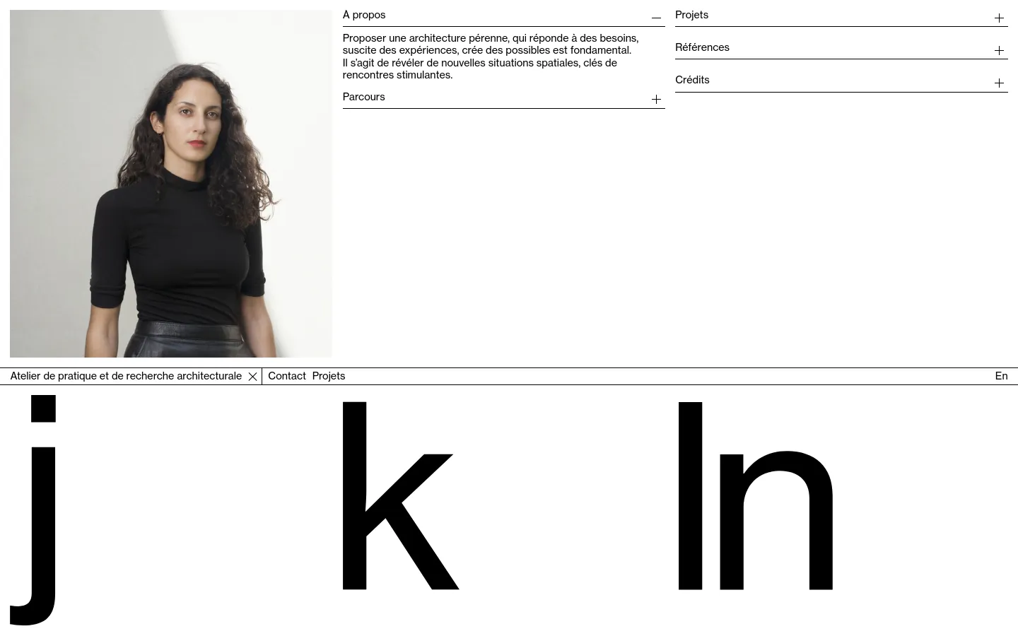 The desktop layout features a minimalist white background with a large portrait of a woman on the left and text on the right. A navigation menu at the top includes links for Contact, Projets, and language selection, while an accordion-style menu at the bottom provides links for Parcours, Projets, Références, and Crédits.