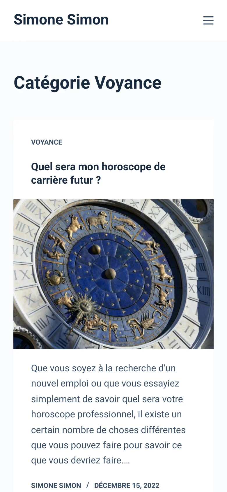 The mobile version shows a single-column layout of the 'Catégorie Voyance' page. The header contains the name 'Simone Simon' and a hamburger menu icon. The main content features a large blog post card with a prominent image of a zodiac clock and text below it, optimized for a narrow screen.