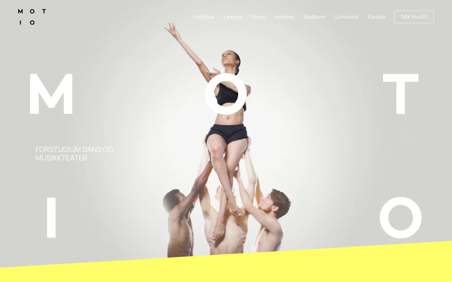 Desktop homepage for MOTIO featuring a large hero image of dancers performing a lift against a light grey background with large white typography. The navigation menu is at the top right, and a bright lime green section begins at the bottom of the screen. The headline reads 'FORSTUDIUM DANS OG MUSIKKTEATER' overlaid on the central imagery.