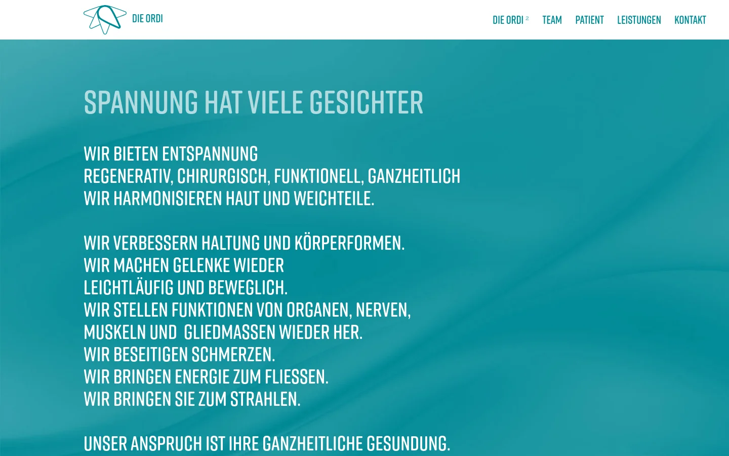 The desktop homepage features a teal hero section with white, large-scale typography stating 'SPANNUNG HAT VIELE GESICHTER' and a list of medical service descriptions. A white navigation bar at the top contains a stylized geometric logo, the text 'DIE ORDI', and links for Team, Patient, Leistungen, and Kontakt. The layout is spacious with a clean, modern aesthetic.