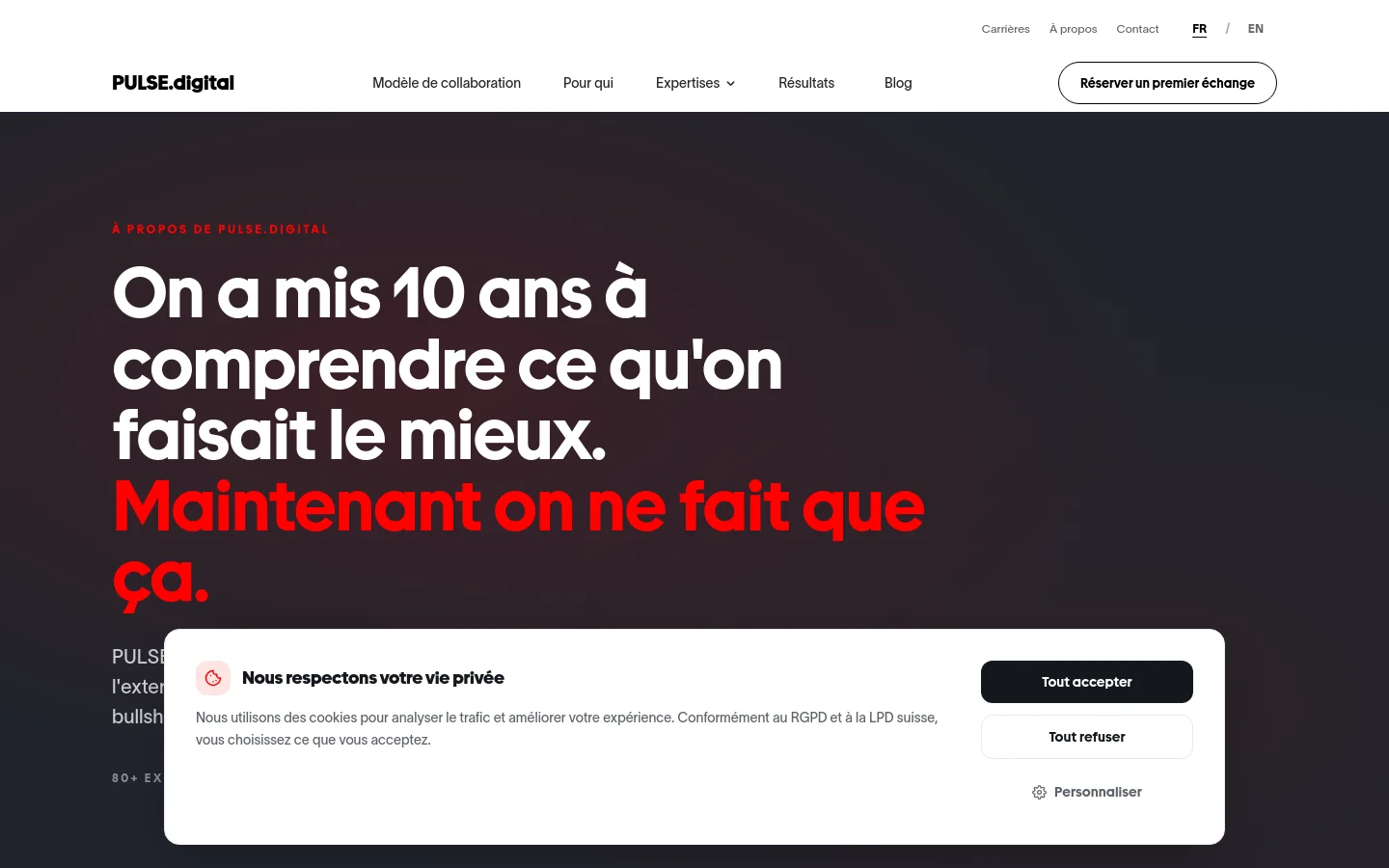 The desktop version features a dark theme with a large hero headline in white and red text on a black background. The navigation bar at the top includes the PULSE.digital logo, menu links like 'Modèle de collaboration' and 'Expertises', and a prominent 'Réserver un premier échange' call-to-action button. A cookie consent pop-up is visible in the foreground.