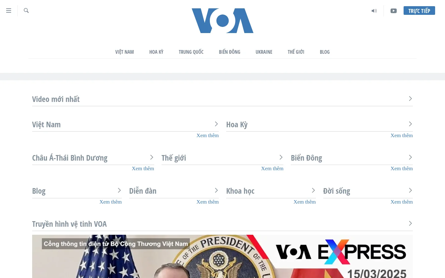 The VOA Tiếng Việt homepage features a clean white background with a blue VOA logo centered at the top. A horizontal navigation menu includes categories like Việt Nam, Hoa Kỳ, and Thế giới, while the main body displays news sections such as 'Video mới nhất' and 'Việt Nam' arranged in a grid layout with 'Xem thêm' links. A prominent news list titled 'Đọc nhiều nhất' is visible on the right side.
