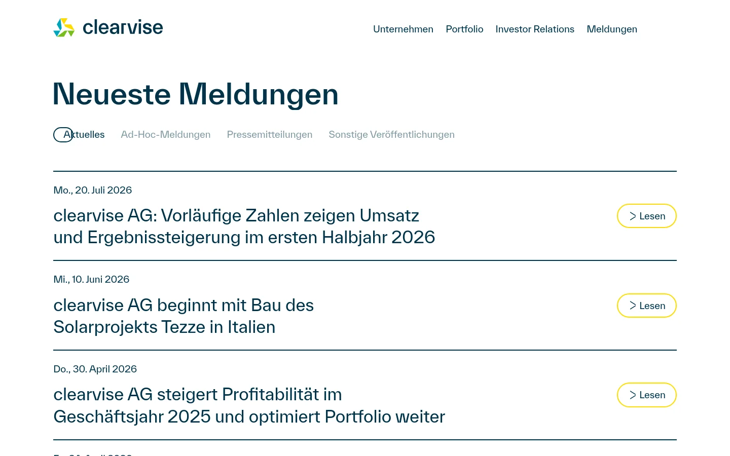 The desktop version shows the 'Neueste Meldungen' news page with a clean white background and dark blue text. A horizontal navigation menu allows filtering by categories like 'Aktuelles' and 'Ad-Hoc-Meldungen', followed by a vertical list of news entries, each containing a date, a bold headline, and a yellow 'Lesen' button.