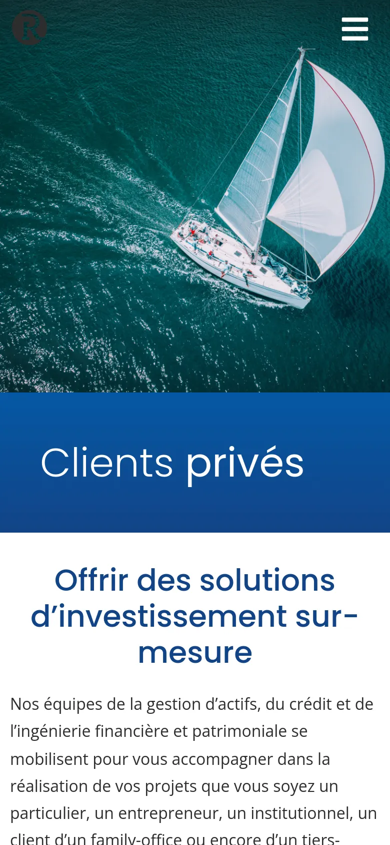 Mobile version of the page showing a full-width aerial image of a sailboat on dark teal water with a hamburger menu icon in the top right. The 'Clients privés' headline is centered in a large blue banner below the image, followed by the headline 'Offrir des solutions d’investissement sur-mesure' and body text on a white background.