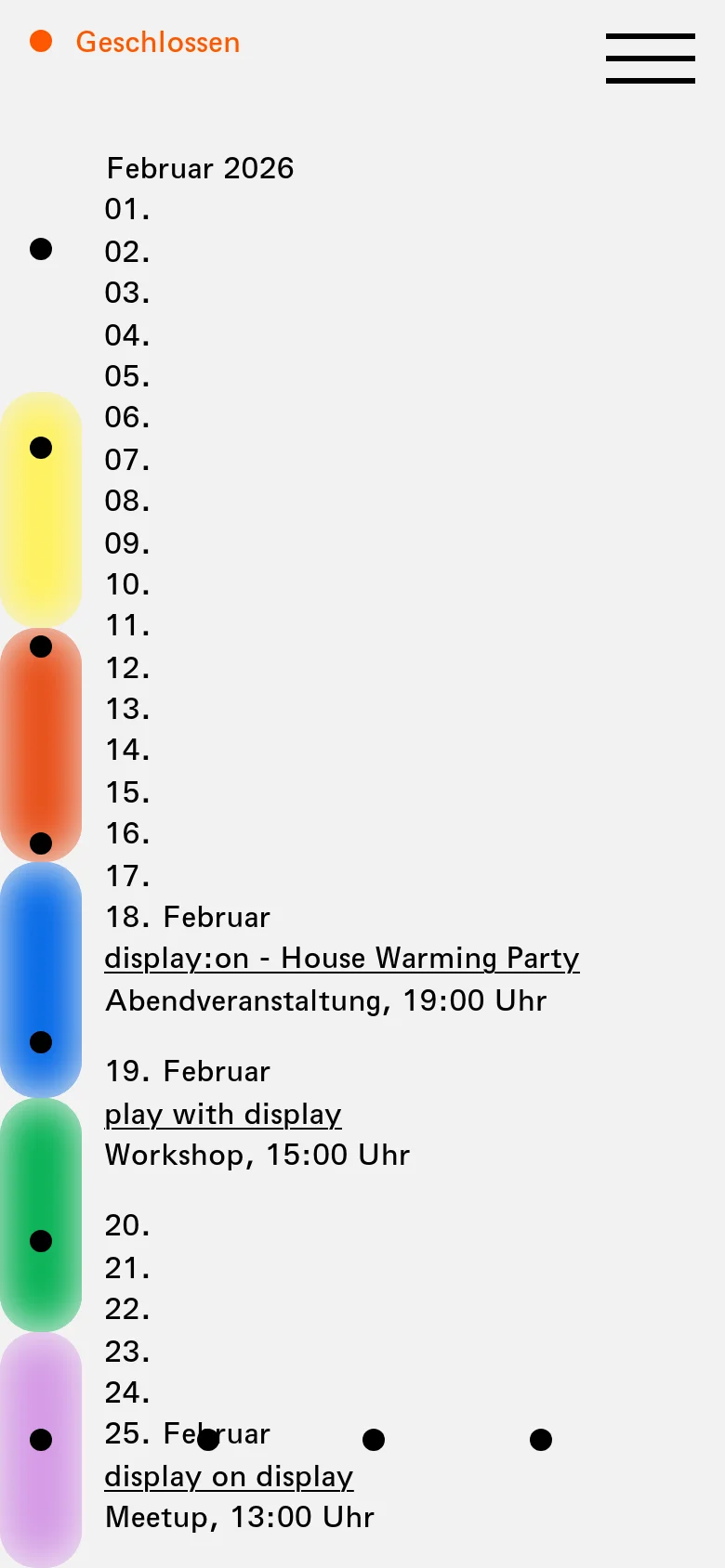 The mobile version presents a simplified vertical list of events and dates on a light gray background. The top navigation is replaced by a hamburger menu icon, and a status indicator shows 'Geschlossen' with an orange dot. The colorful navigation bar from the desktop version is absent, focusing the view on the chronological event list.