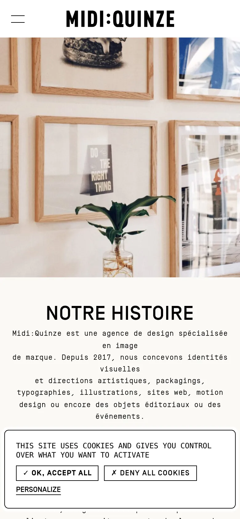 The mobile version uses a single-column vertical layout. A large hero image of the studio interior sits at the top, followed by the 'NOTRE HISTOIRE' headline and descriptive text below. The navigation is condensed into a hamburger menu icon at the top left, and the cookie consent banner spans the width of the bottom of the screen.