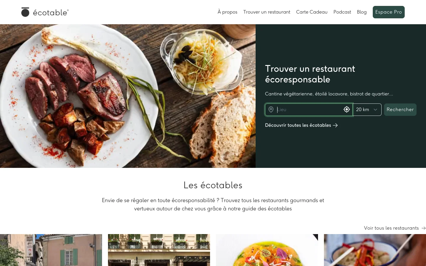 The desktop homepage features a large hero section with a high-quality photo of a gourmet meal on a wooden table next to a dark green search panel. The panel includes the headline 'Trouver un restaurant écoresponsable', a location search input, a distance dropdown, and a 'Rechercher' button. A navigation menu at the top includes links for 'À propos', 'Trouver un restaurant', and an 'Espace Pro' button.