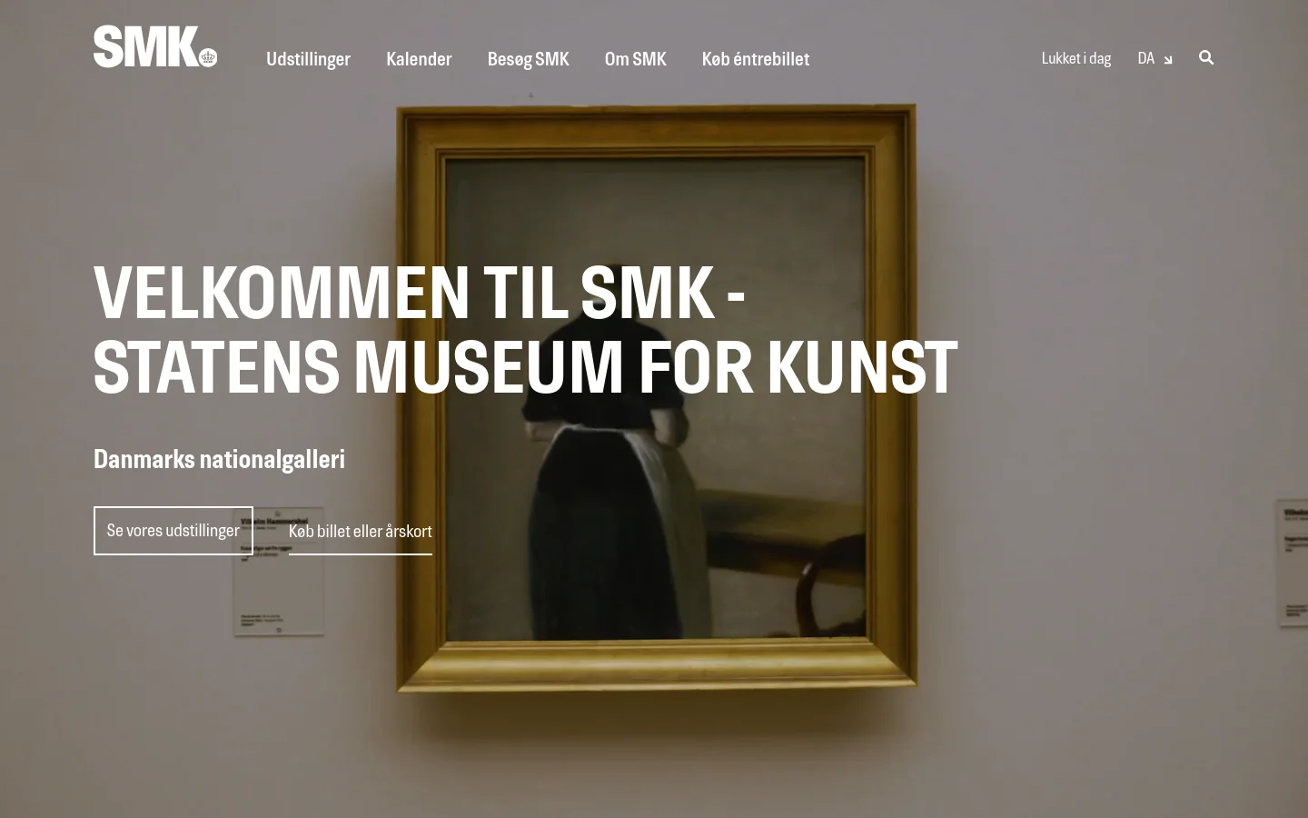 The desktop homepage features a large hero image of a framed painting in a gallery setting with a white wall. A navigation bar at the top includes the SMK logo, links for exhibitions, calendar, and visiting, plus a search icon. Large white text overlays the image reading 'VELKOMMEN TIL SMK - STATENS MUSEUM FOR KUNST' with two primary calls to action: a button for exhibitions and an underlined link to buy tickets.