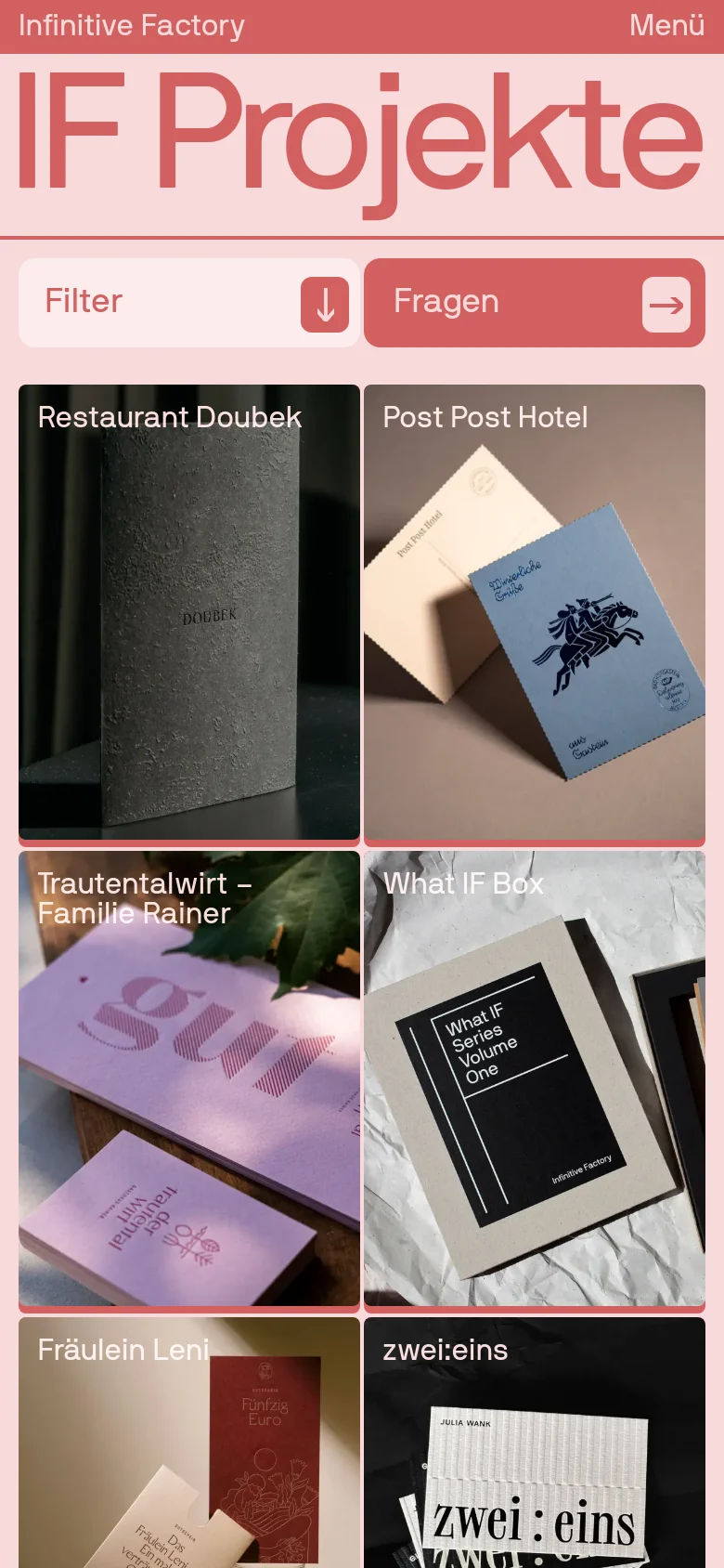 The mobile version maintains the salmon-colored 'IF Projekte' headline but stacks the layout vertically. The filter and 'Fragen' buttons are full-width, and the project gallery transitions from a multi-column grid to a single-column vertical scroll of large images.
