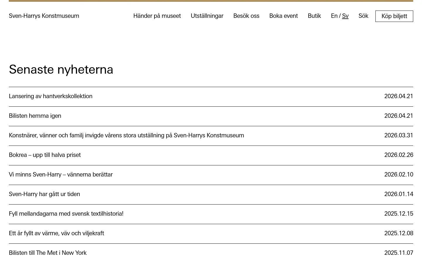 The desktop news page for Sven-Harrys Konstmuseum features a clean, minimalist design with a white background and black text. A top navigation bar includes links for exhibitions, visits, and a 'Köp biljett' button, while the main content area displays a vertical list of news headlines paired with their publication dates, separated by thin horizontal lines.
