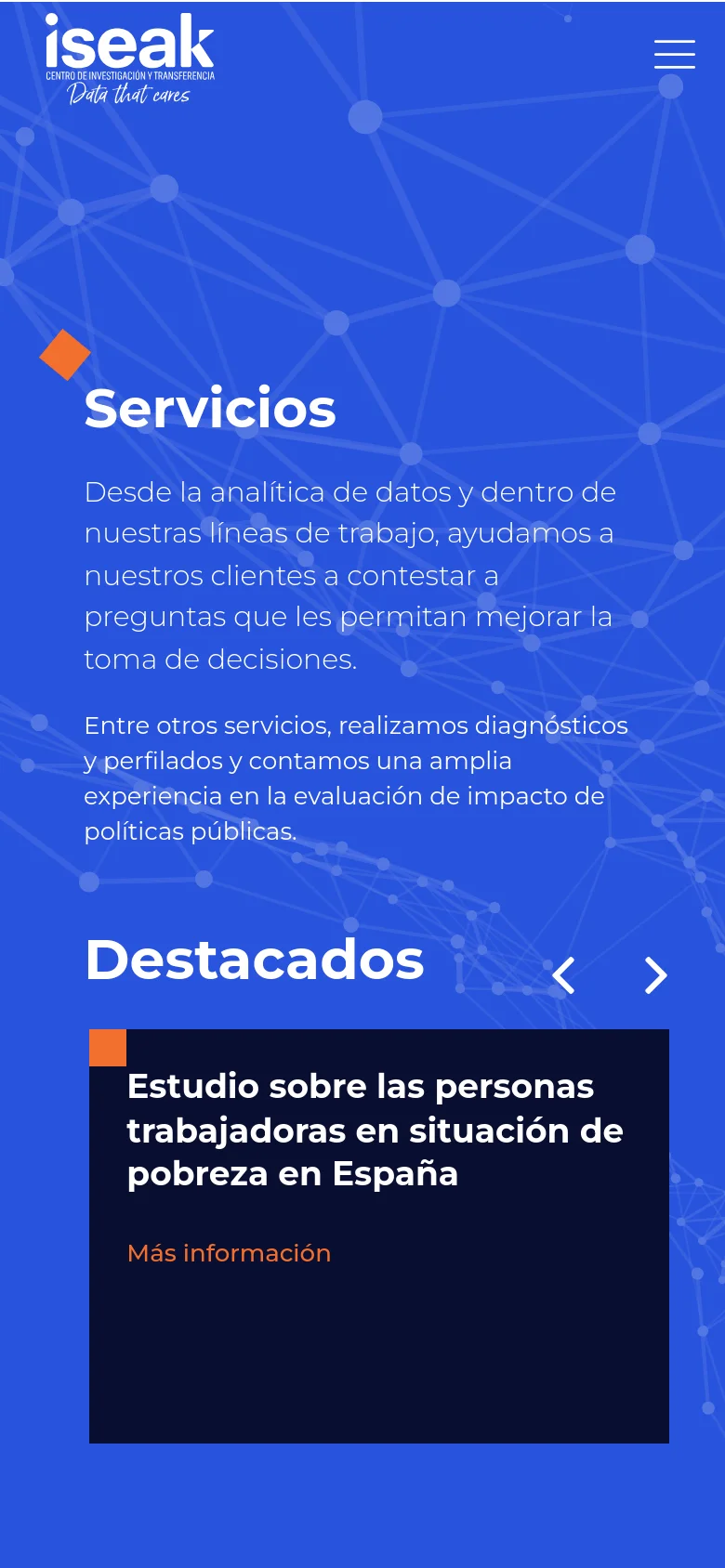 The mobile version presents a vertically stacked layout with the same blue geometric background and white typography. The 'Servicios' headline and introductory text appear at the top, followed by a single large dark navy card for the featured study under 'Destacados'. The top navigation is condensed into a white hamburger menu icon on the right.