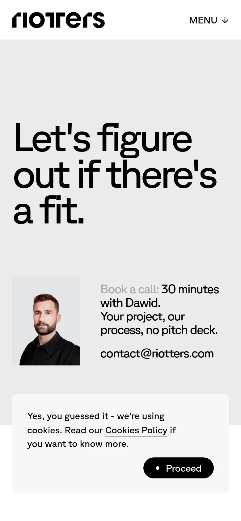 The mobile version uses a vertical layout with the large headline 'Let's figure out if there's a fit.' stacked at the top. Below the headline, the portrait of Dawid and the booking details are centered, followed by a cookie consent banner at the bottom of the screen.