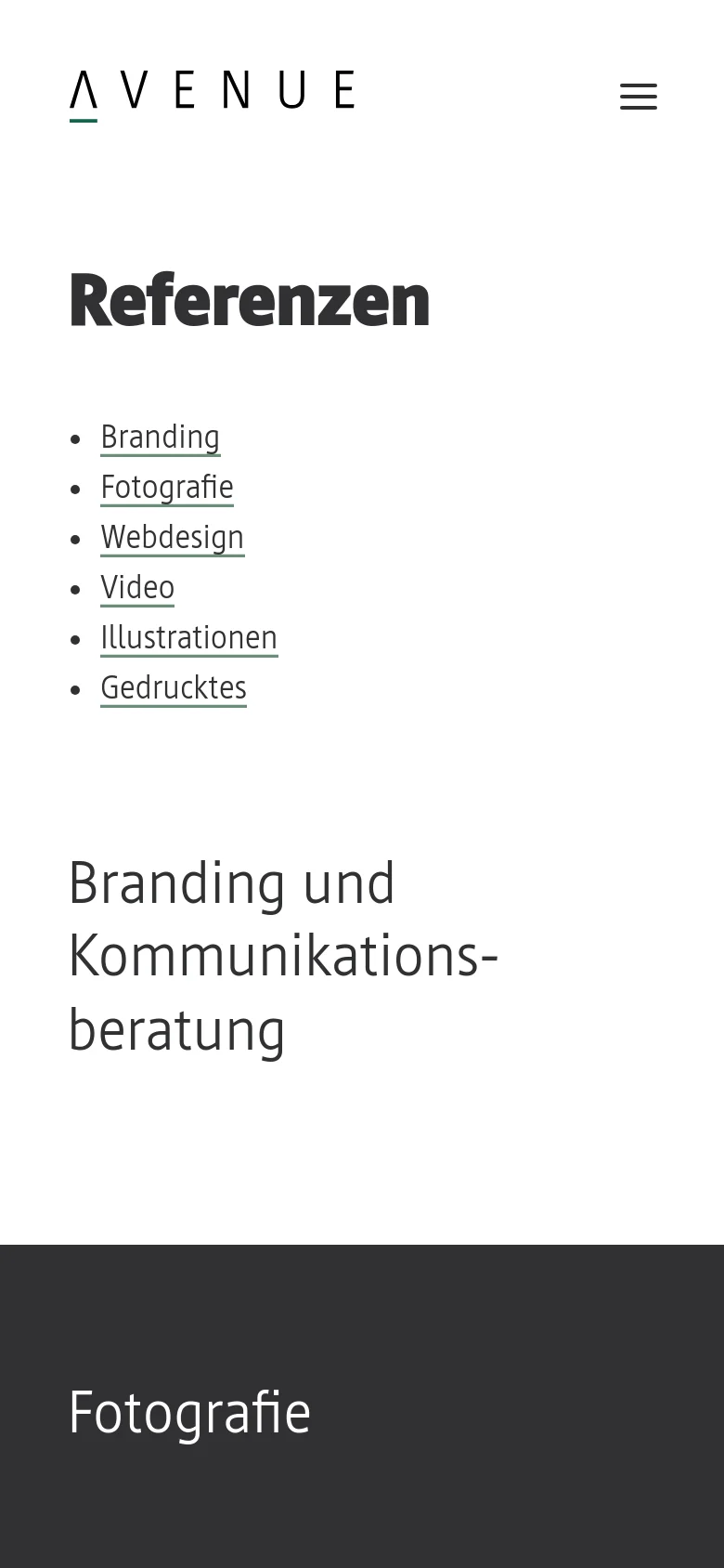 The mobile version presents a vertical layout on a white background, starting with the 'Referenzen' heading. The category filters are displayed as a vertical bulleted list of links instead of horizontal buttons. The large heading 'Branding und Kommunikationsberatung' is stacked vertically, and the dark gray 'Fotografie' section follows below.