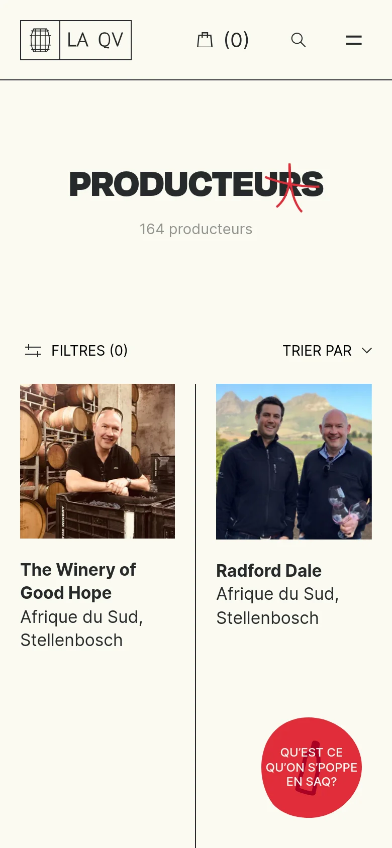 The mobile version presents a simplified vertical layout with the 'PRODUCTEURS' headline and producer count centered at the top. The producer grid shifts to a single-column view, showing large portrait images with names and locations stacked vertically. The red circular call-to-action button remains fixed in the bottom right, and the navigation is condensed into a hamburger menu.