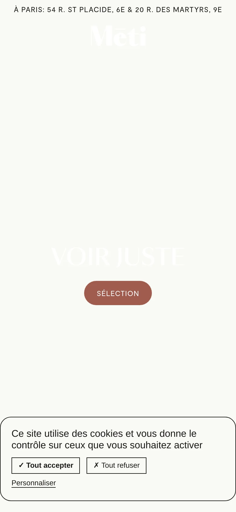 The mobile version presents a simplified, vertical layout optimized for small screens. The hero section remains prominent with the brand name and 'SÉLECTION' button, but the navigation is condensed. The cookie consent banner occupies a larger portion of the lower screen, featuring prominent 'Tout accepter' and 'Tout refuser' buttons.