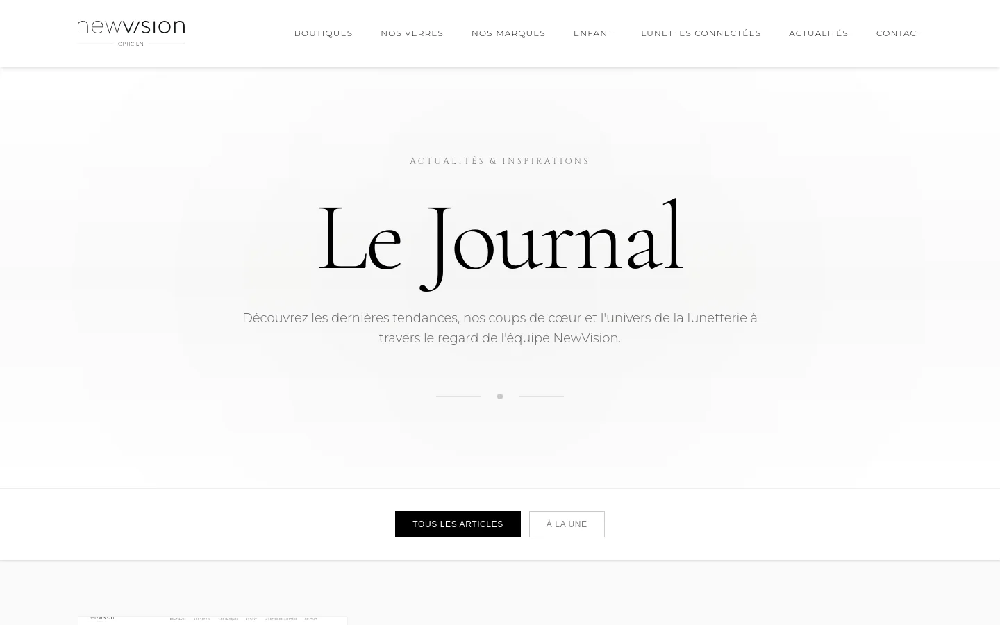 The desktop page for 'Le Journal' features a minimalist white design with centered black serif typography. A hero section displays the headline 'Le Journal' and a brief description, followed by two navigation buttons, 'TOUS LES ARTICLES' and 'À LA UNE'. Below, a featured article card shows a large image, a date, and a call to action button.