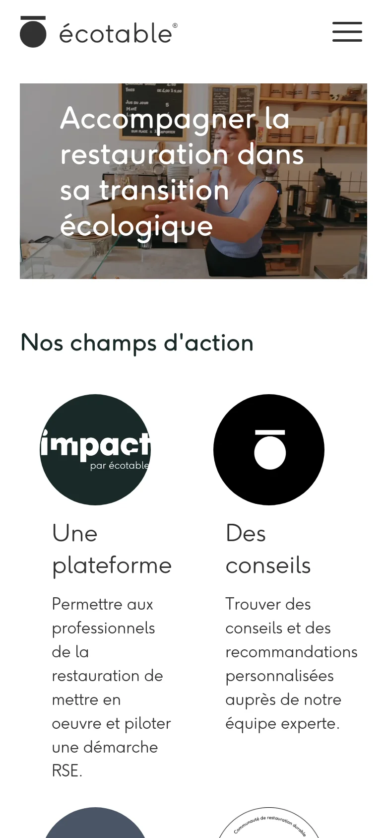 The mobile version displays a simplified header with the Écotable logo and a hamburger menu icon. The hero section features the same cucumber slicing image and headline, but the layout shifts to a single-column vertical stack for the 'Nos champs d'action' section, showing circular icons and descriptive text one after another.