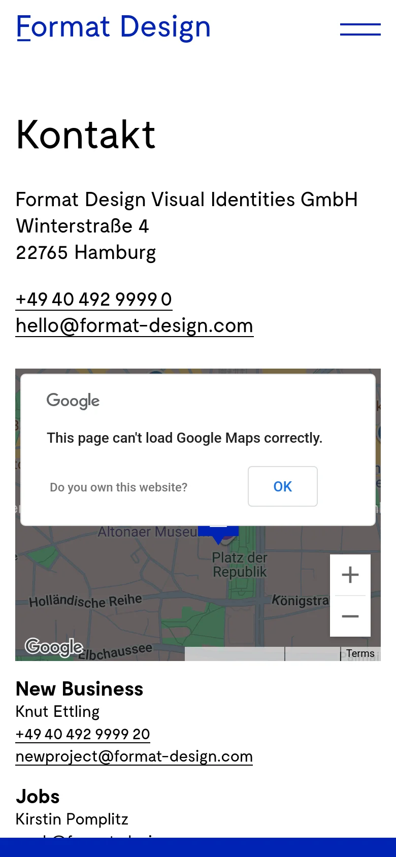 The mobile version presents a single-column vertical layout with the 'Kontakt' headline and company contact information at the top. The Google Map is repositioned below the primary contact details, and the header features a simplified blue logo and hamburger menu icon. The overall design remains clean with high-contrast black text on a white background.