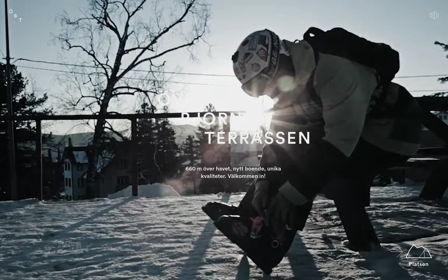 The desktop homepage features a large hero image of a person in winter gear in a snowy landscape with a forest and mountains in the background. Overlaid white text reads 'Övre Björn Terrassen' with a subheadline about unique qualities at 660 meters above sea level, accompanied by a 'Visa film' call-to-action button. The layout is minimalist with navigation icons in the corners and a dark, natural color palette.