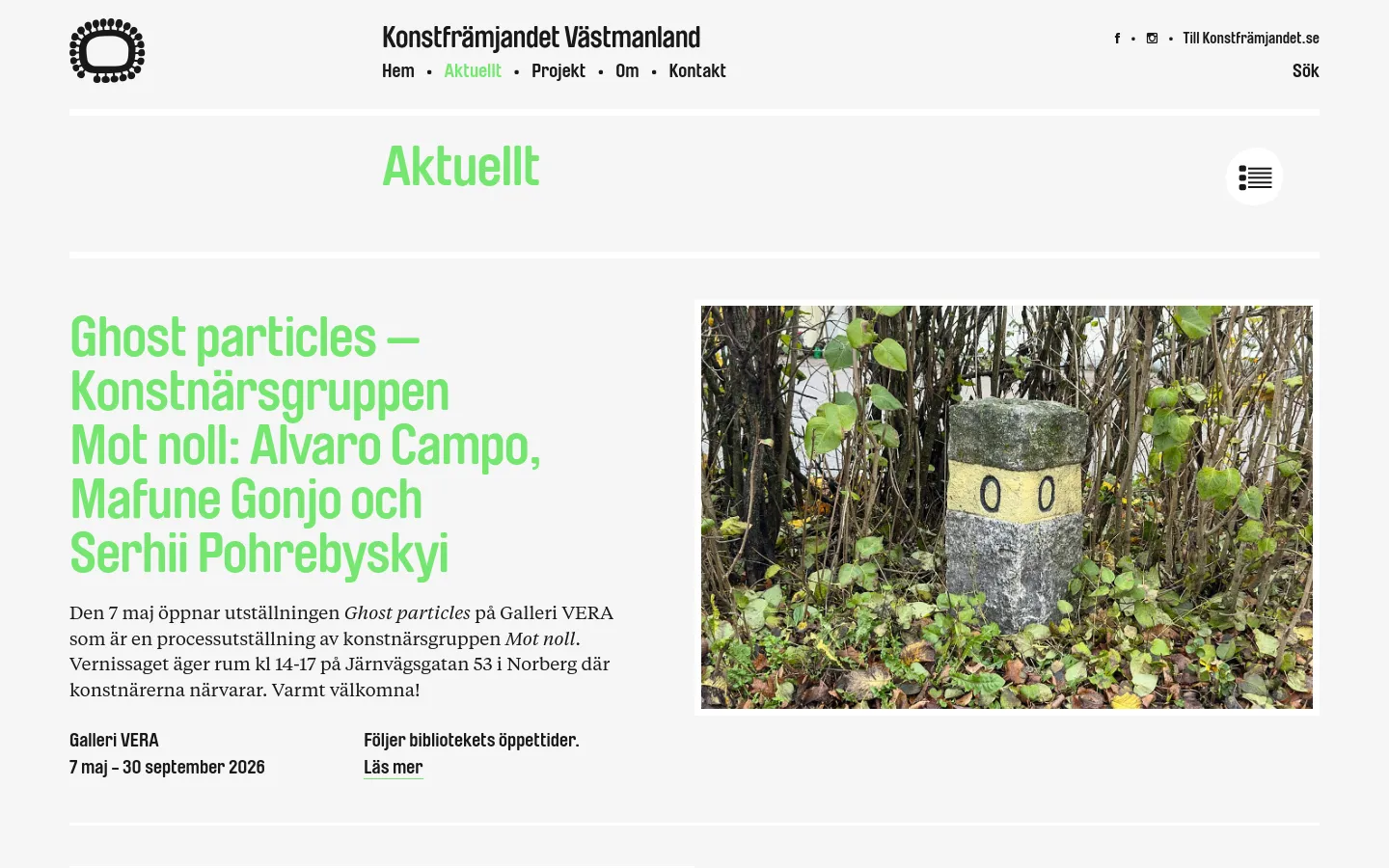 The 'Aktuellt' news page features a clean, white layout with a large green headline. A prominent news entry displays a large photograph of a stone marker with '0 0' painted on it, surrounded by foliage, positioned next to a headline and descriptive text about the 'Ghost particles' exhibition.