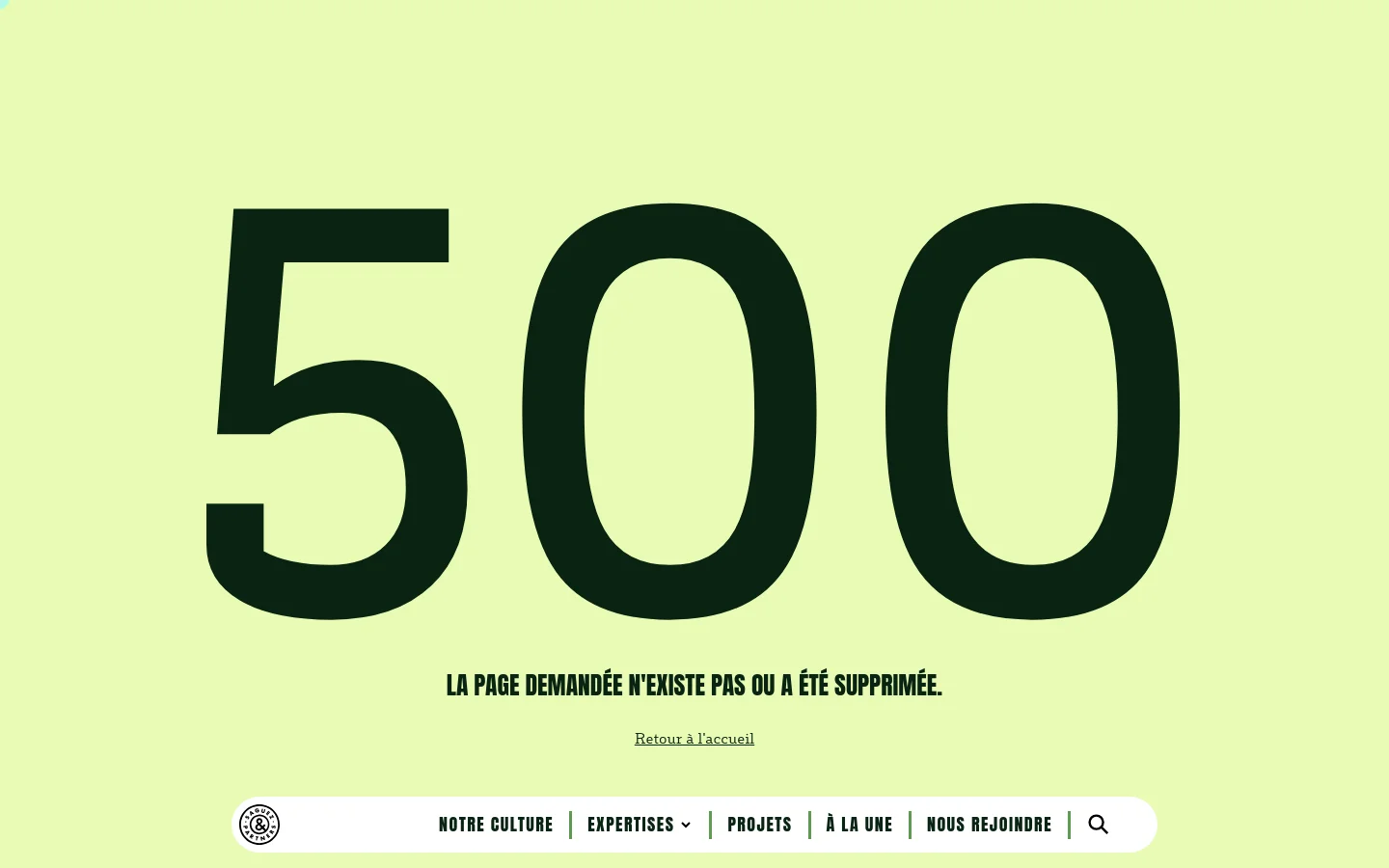 A 500 error page on a light green background featuring a massive black '500' headline. Below the headline, text reads 'LA PAGE DEMANDÉE N'EXISTE PAS OU A ÉTÉ SUPPRIMÉE' with a 'Retour à l'accueil' link. A white navigation bar at the bottom contains the Saguez & Partners logo, menu links, and a search icon.