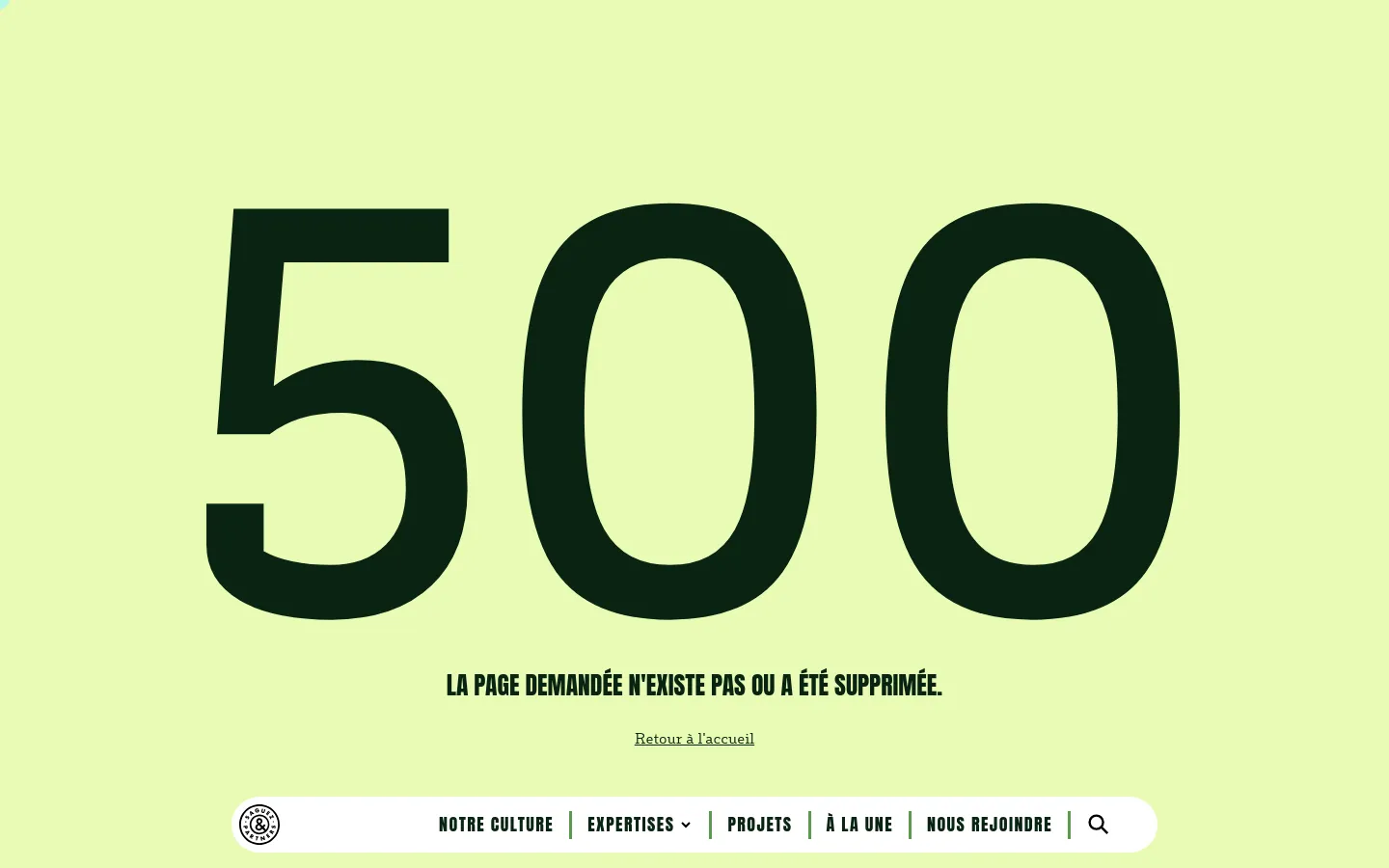 A 500 error page on a light green background featuring a massive black '500' headline. Below the headline, text reads 'LA PAGE DEMANDÉE N'EXISTE PAS OU A ÉTÉ SUPPRIMÉE' with a 'Retour à l'accueil' link. A white navigation bar at the bottom contains the Saguez & Partners logo, menu links, and a search icon.