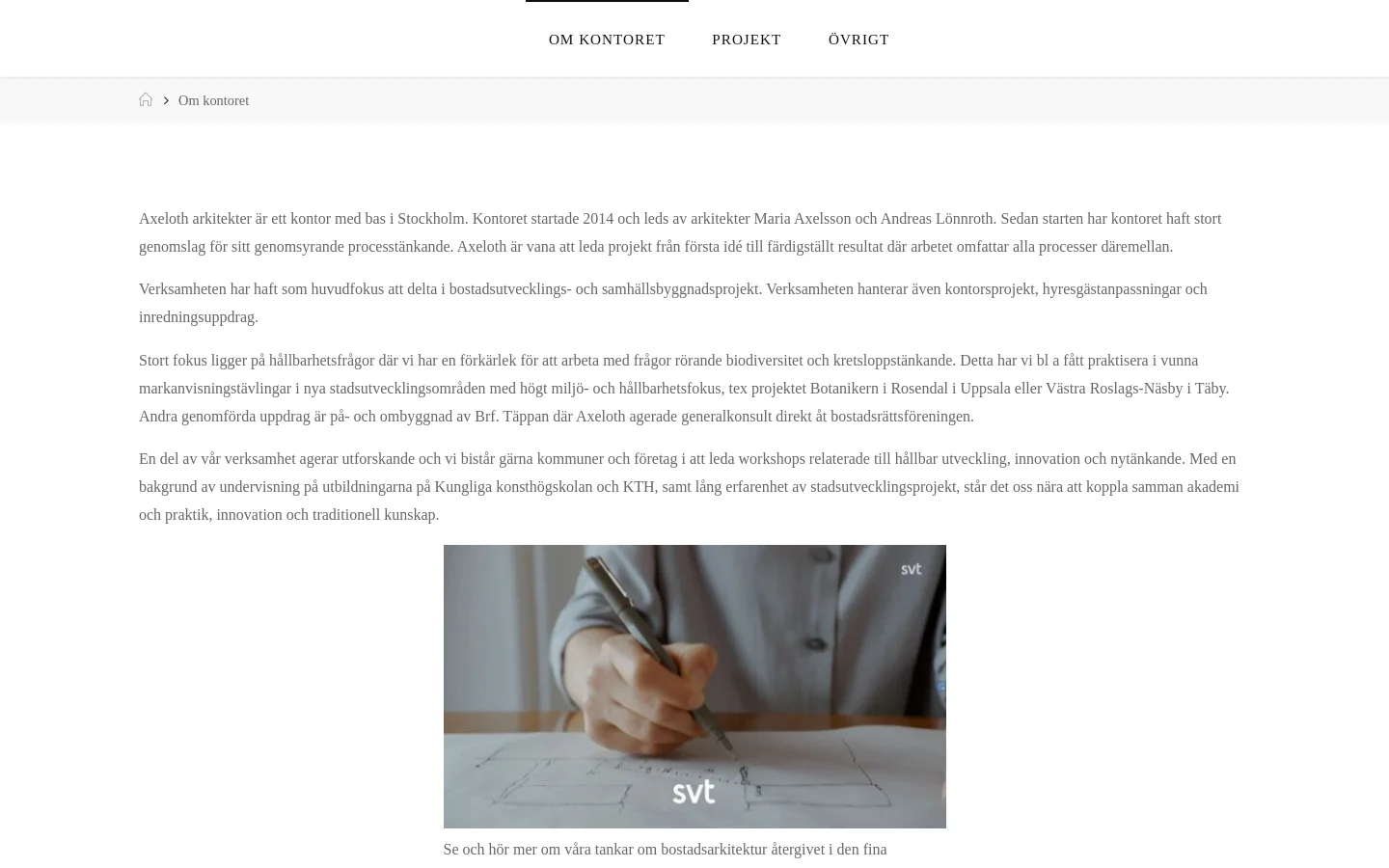 The desktop page for Axeloth Arkitekter features a clean, minimalist layout with a white background and black text. A large headline reads 'Om kontoret' above several paragraphs of text describing the architecture firm, followed by a wide rectangular image showing a person sketching with a pen. The navigation menu at the top includes links for 'OM KONTORET', 'PROJEKT', and 'ÖVRIGT'.
