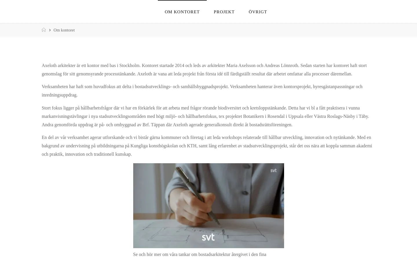 The desktop page for Axeloth Arkitekter features a clean, minimalist layout with a white background and black text. A large headline reads 'Om kontoret' above several paragraphs of text describing the architecture firm, followed by a wide rectangular image showing a person sketching with a pen. The navigation menu at the top includes links for 'OM KONTORET', 'PROJEKT', and 'ÖVRIGT'.