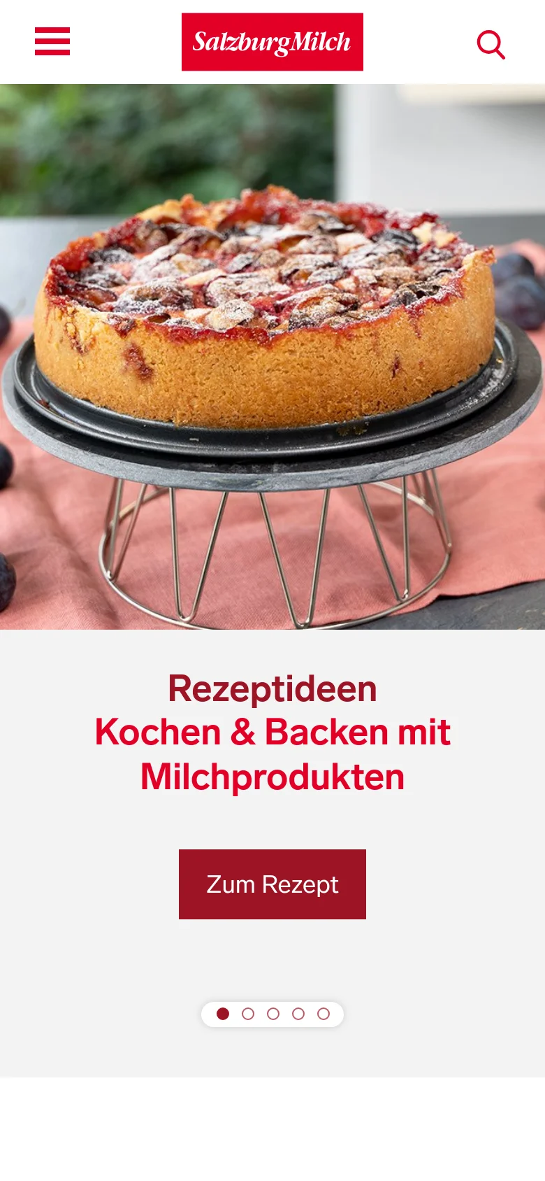 The mobile version presents a vertical stack, starting with a large, full-width hero image of a plum curd cake. Below the image, the red headline and 'Zum Rezept' button are centered on a light grey background, followed by a carousel pagination indicator.