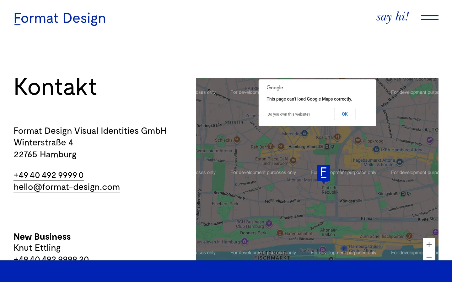 The contact page features a minimalist white layout with the headline 'Kontakt' in large black text. Contact details for Format Design, including address, phone, and email, are listed on the left, while a Google Map occupies the right side of the screen. The header contains the 'Format Design' logo in blue and a 'say hi!' greeting next to a hamburger menu icon.